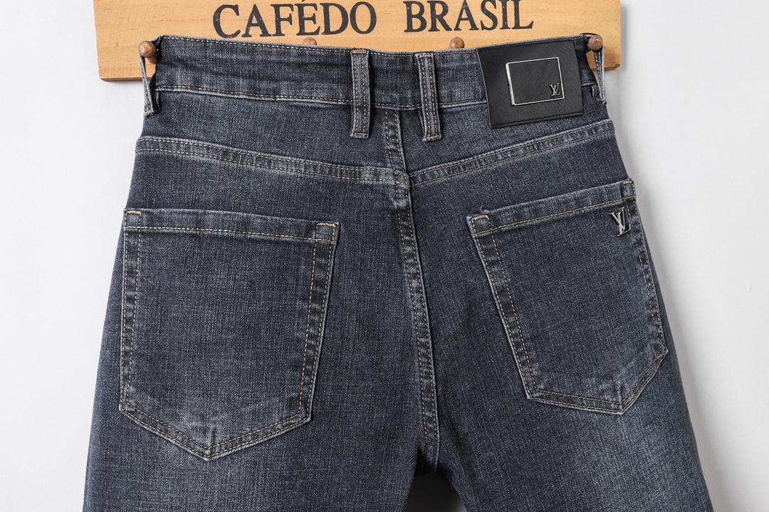 Louis Vuitton Men's Slim Fit Jeans Classic Four Season Denim 6 i1733204934 2791 5