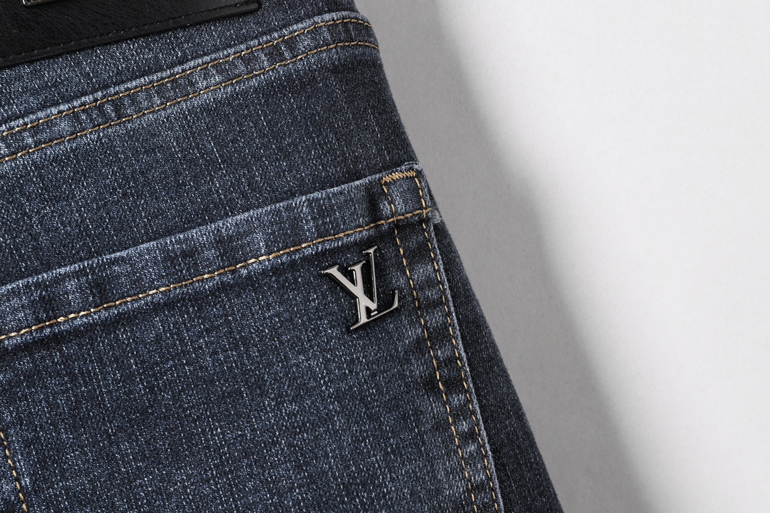 Louis Vuitton Men's Slim Fit Jeans Classic Four Season Denim 8 i1733204934 443 7