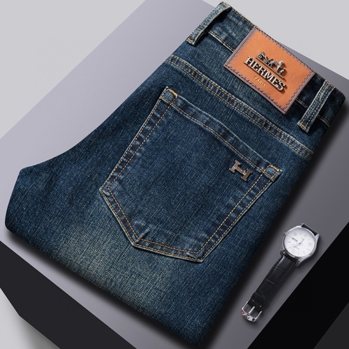 Hermès Classique Jean Denim Délavé Coupe Droite, Confort et Style 1 Hermès Classique Jean Denim Délavé Coupe Droite, Confort et Style