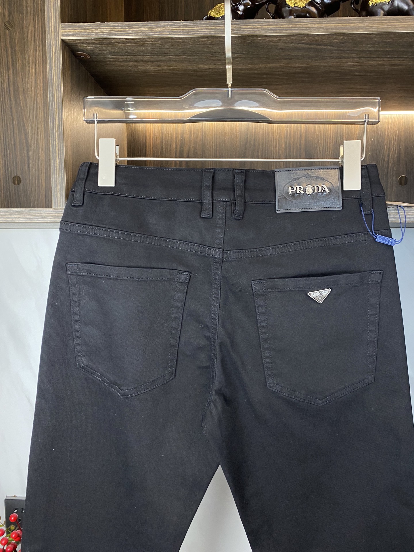 Prada Men's Slim-Fit Stretch Denim Jeans - Classic Style & Comfortable Fit 5 i1739691337371 2974 0 7
