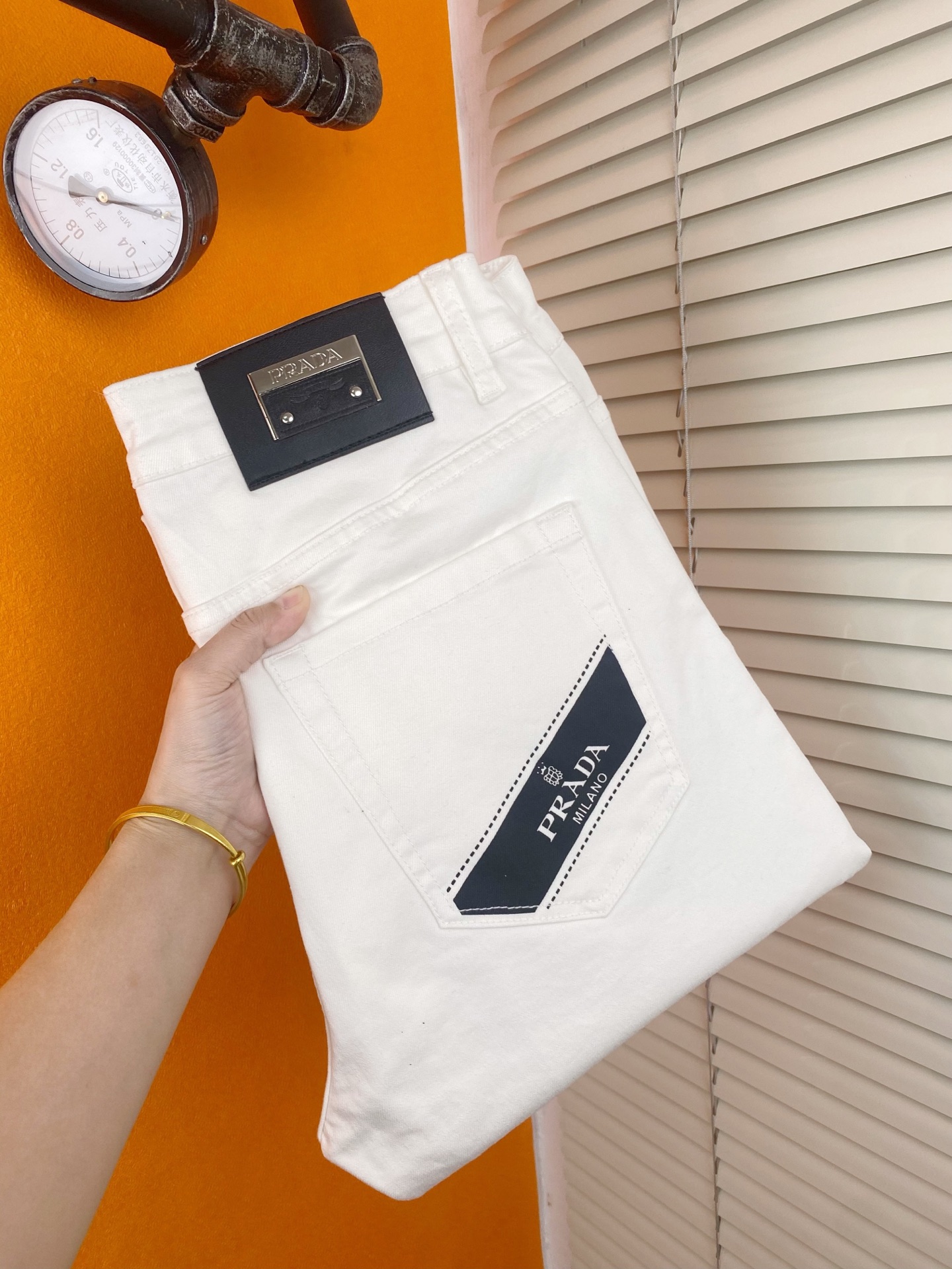 NO:443784,Trendy men's big-name jeans PRADA men's trousers Korean style slim small foot jeans, slightly stretch summer high-end pure cotton denim fabric, exquisite and delicate inner details. Exquisite workmanship and high-end order!  Hot products.29-38, prada, jeans, alexander wang19860909潮流男装大牌牛仔裤PRADA男士长裤韩版显瘦小脚牛仔裤,微弹力夏款高级纯棉牛仔面料,内里细节精致细腻.做工精美高货单！爆款.29——38,,prada,jeans,alexander wang,Men's clothing