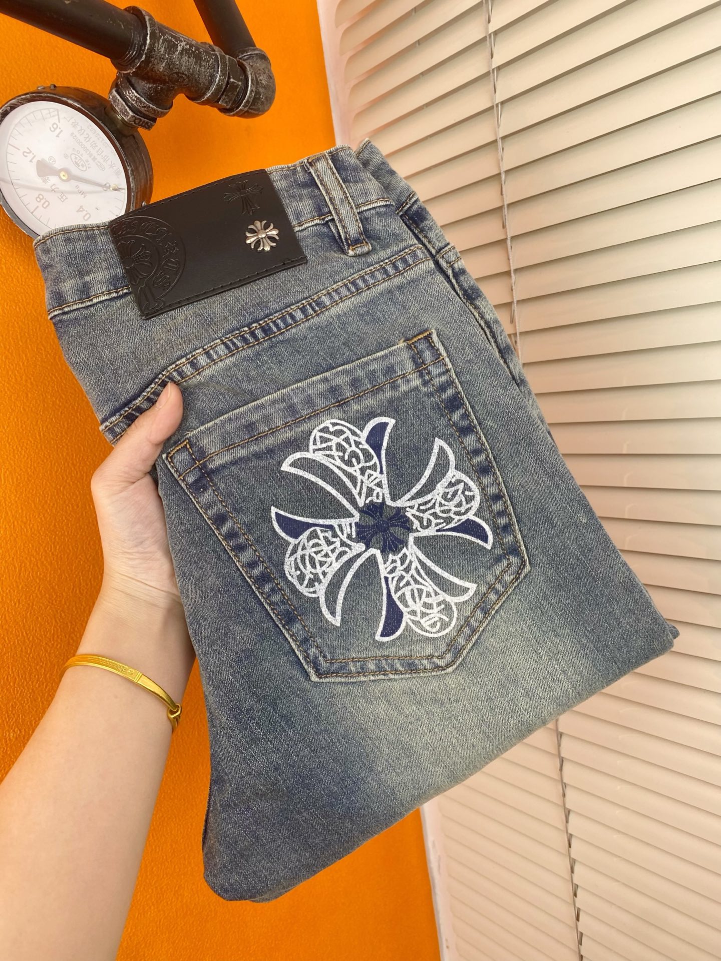 NO:443845,Trendy men's big-name jeans, Croxin men's trousers, Korean style slim small foot jeans, slightly stretchy summer thin high-end pure cotton denim fabric, exquisite and delicate inner details. Exquisite workmanship and high-end order!  Hot products.28-38, chrome hearts, jeans, alexander wang19860909潮流男装大牌牛仔裤克罗心男士长裤韩版显瘦小脚牛仔裤,微弹力夏薄款高级纯棉牛仔面料,内里细节精致细腻.做工精美高货单！爆款.28——38,,chrome hearts,jeans,alexander wang,Men's clothing