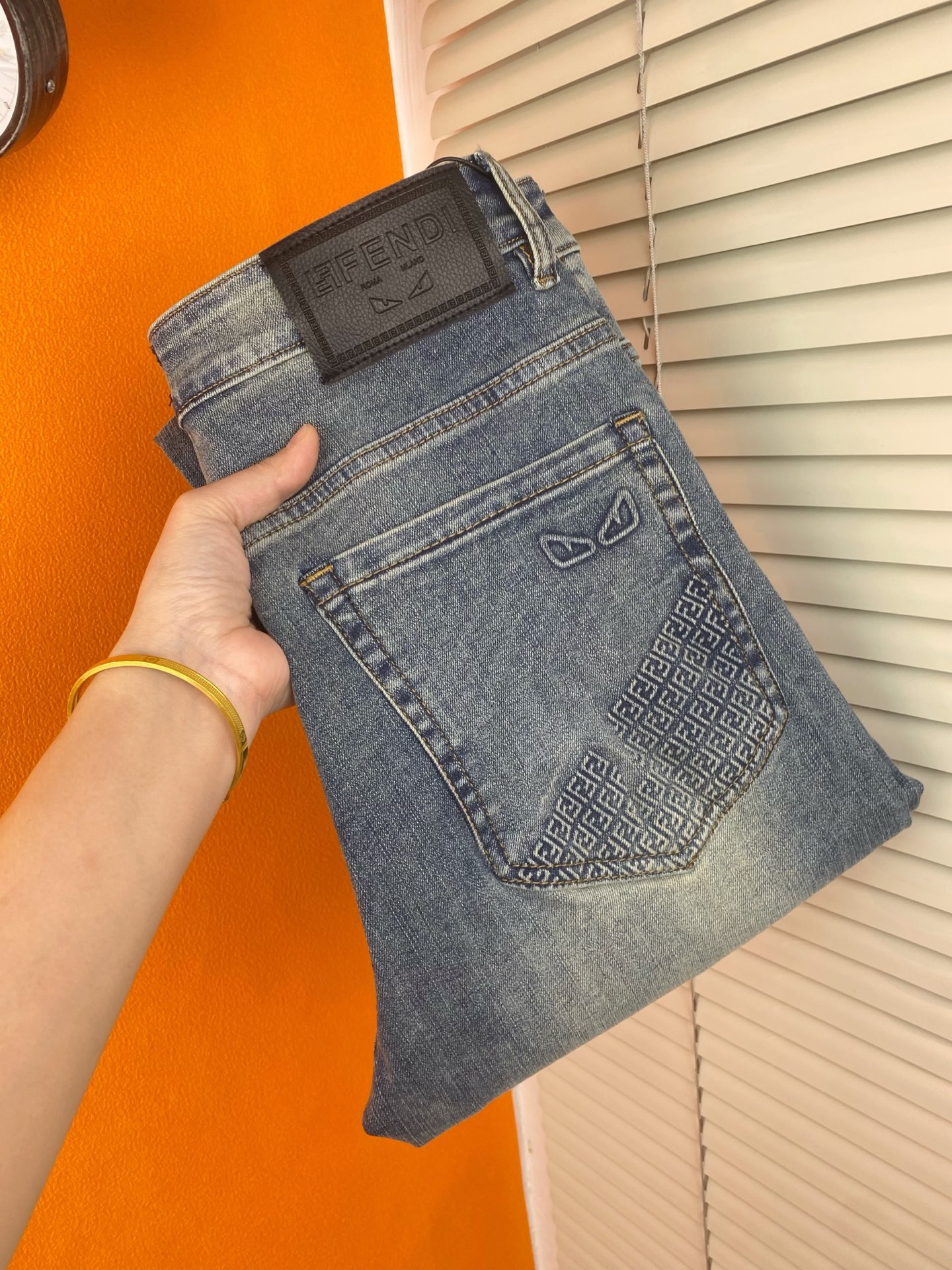 NO:443758,Trendy men's big-name jeans, Fendi men's trousers, Korean style slim small foot jeans, slightly stretchy four-season high-end pure cotton denim fabric, exquisite and delicate inner details. Exquisite workmanship and high-end order!  Hot products.29-40, fendi, jeans, alexander wang19860909潮流男装大牌牛仔裤芬迪男士长裤韩版显瘦小脚牛仔裤,微弹力四季款高级纯棉牛仔面料,内里细节精致细腻.做工精美高货单！爆款.29——40,,fendi,jeans,alexander wang,Men's clothing