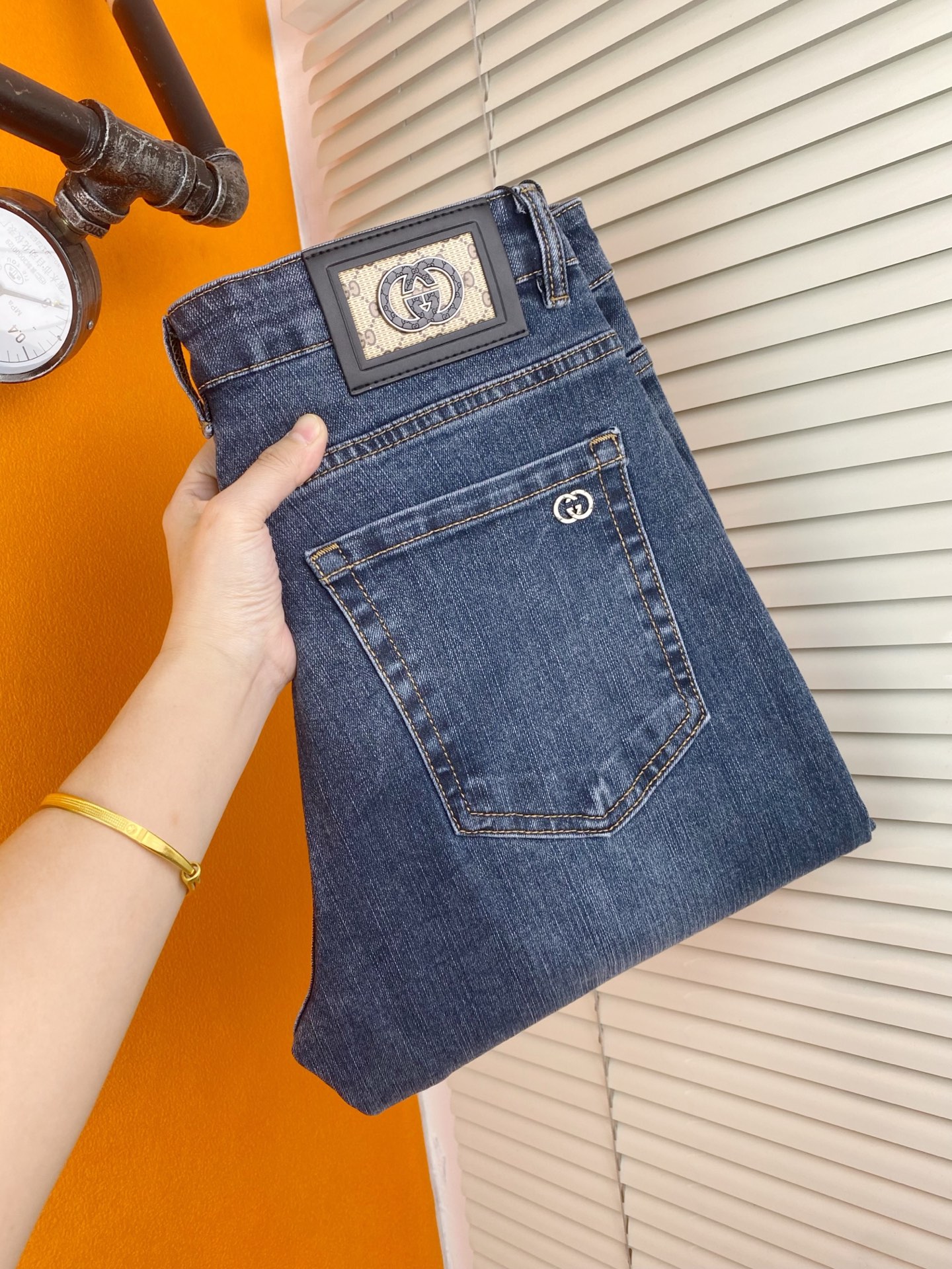 NO:443750,Trendy men's big-name jeans Gucci men's trousers Korean style slim small foot jeans, slightly stretchy four-season high-end pure cotton denim fabric, exquisite and delicate inner details. Exquisite workmanship and high-end order!  Hot products.29-40, gucci, jeans, alexander wang19860909潮流男装大牌牛仔裤Gucci男士长裤韩版显瘦小脚牛仔裤,微弹力四季款高级纯棉牛仔面料,内里细节精致细腻.做工精美高货单！爆款.29——40,,gucci,jeans,alexander wang,Men's clothing