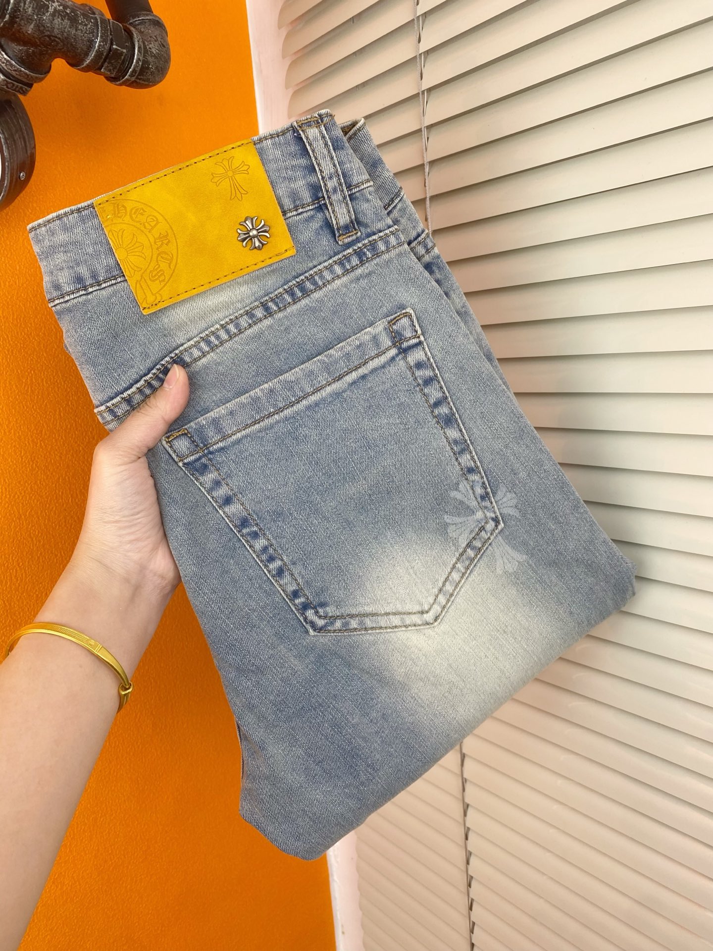 NO:443862,Trendy men's big-name jeans, Croxin men's trousers, Korean style slim small foot jeans, slightly stretch thin high-end pure cotton denim fabric, exquisite and delicate inner details. Exquisite workmanship and high-end order!  Hot products.28-38, chrome hearts, jeans, alexander wang19860909潮流男装大牌牛仔裤克罗心男士长裤韩版显瘦小脚牛仔裤,微弹力薄款高级纯棉牛仔面料,内里细节精致细腻.做工精美高货单！爆款.28——38,,chrome hearts,jeans,alexander wang,Men's clothing