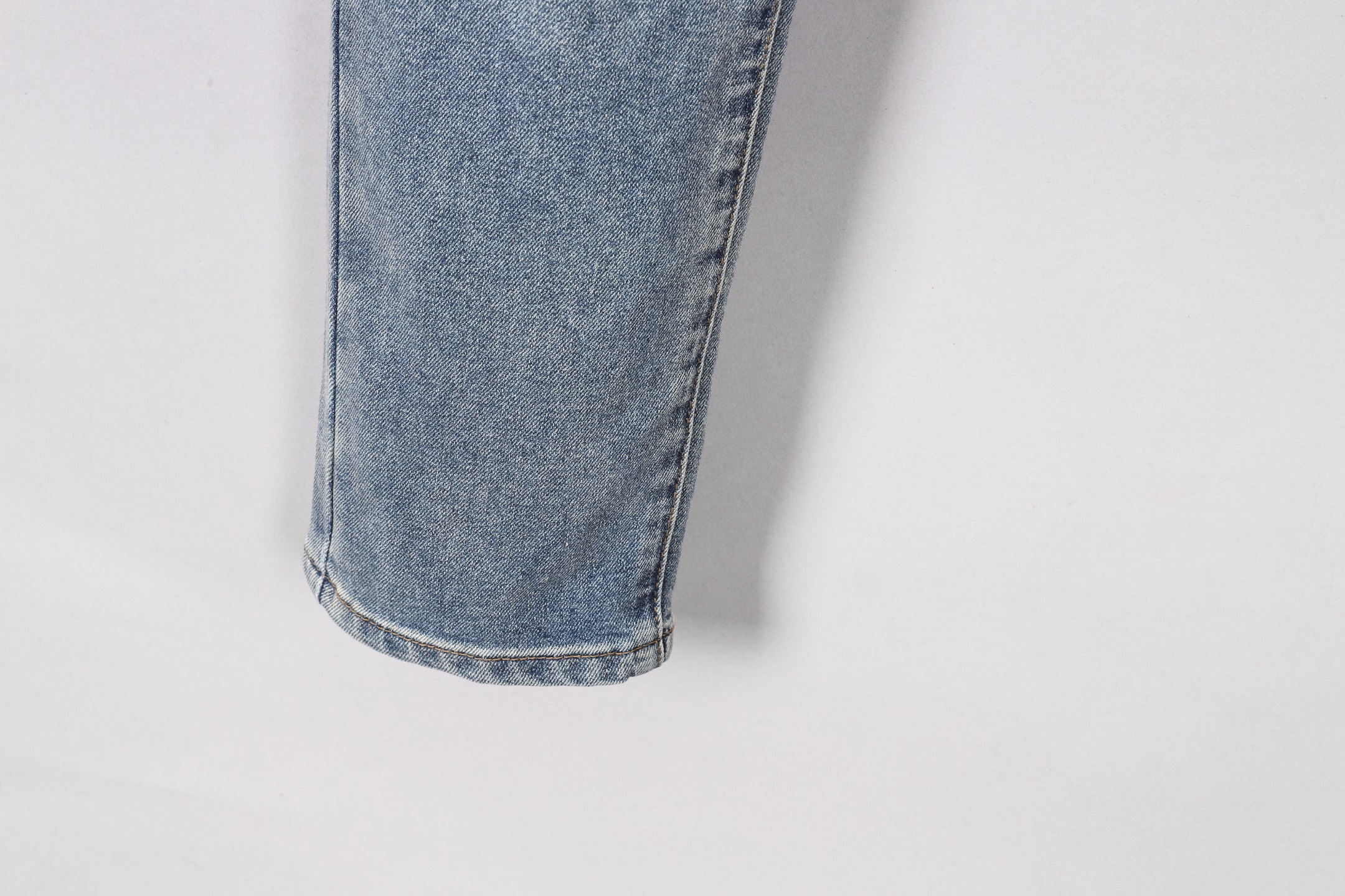 Louis Vuitton Men's Slim Fit Denim Jeans - Fashionable & Comfortable 6 i1746029204488 7917 0 3