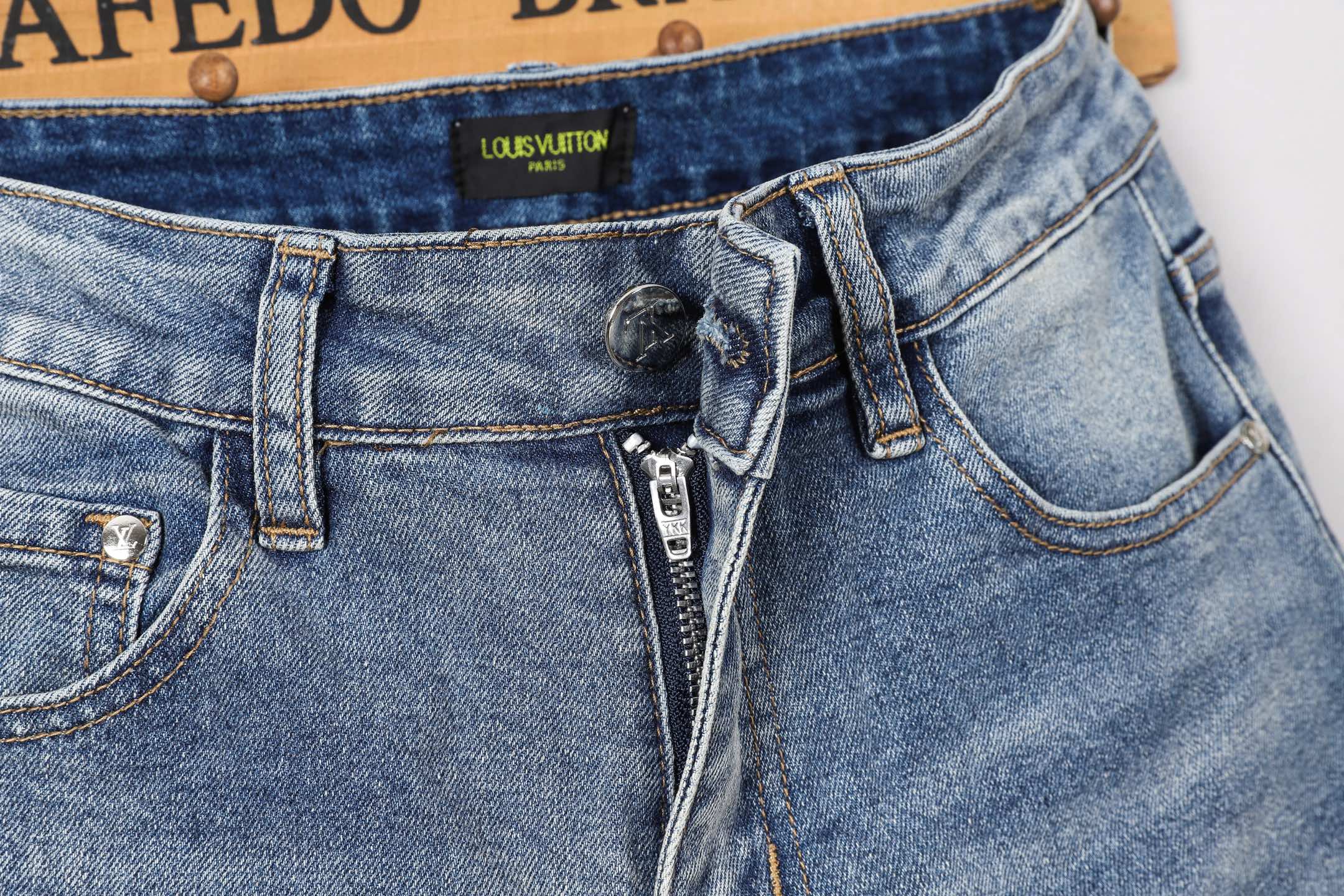 Louis Vuitton Men's Slim Fit Denim Jeans - Fashionable & Comfortable 9 i1746029207122 2693 0 7