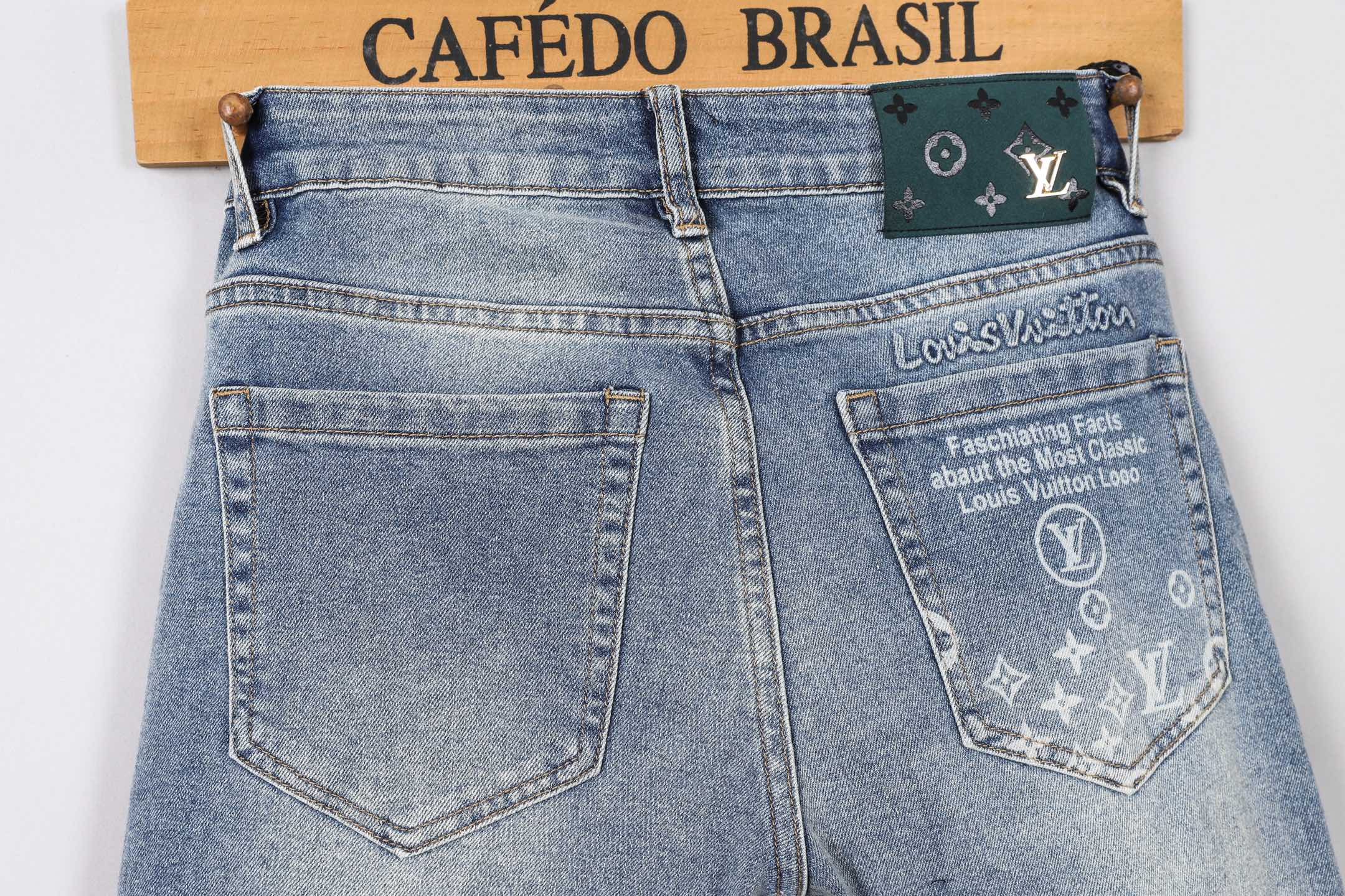 Louis Vuitton Men's Slim Fit Denim Jeans - Fashionable & Comfortable 10 i1746029207128 1303 0 8