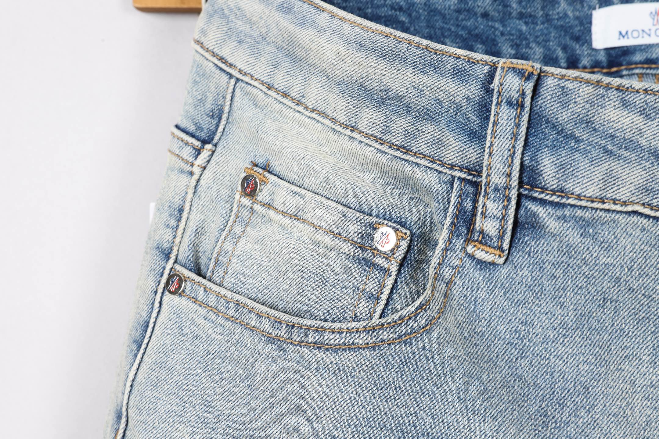 Louis Vuitton Men's Slim Fit Denim Jeans - Stylish & Comfortable 11 i1746029563870 9707 0 2