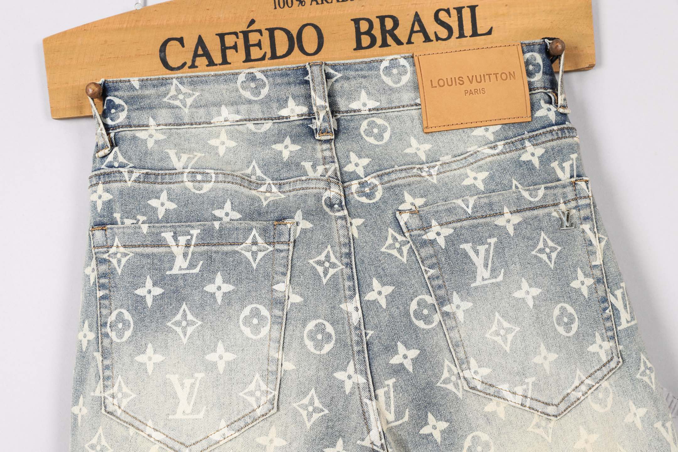 Louis Vuitton Men's Slim Fit Denim Jeans - Stylish & Comfortable 6 i1746029591667 3931 0 4