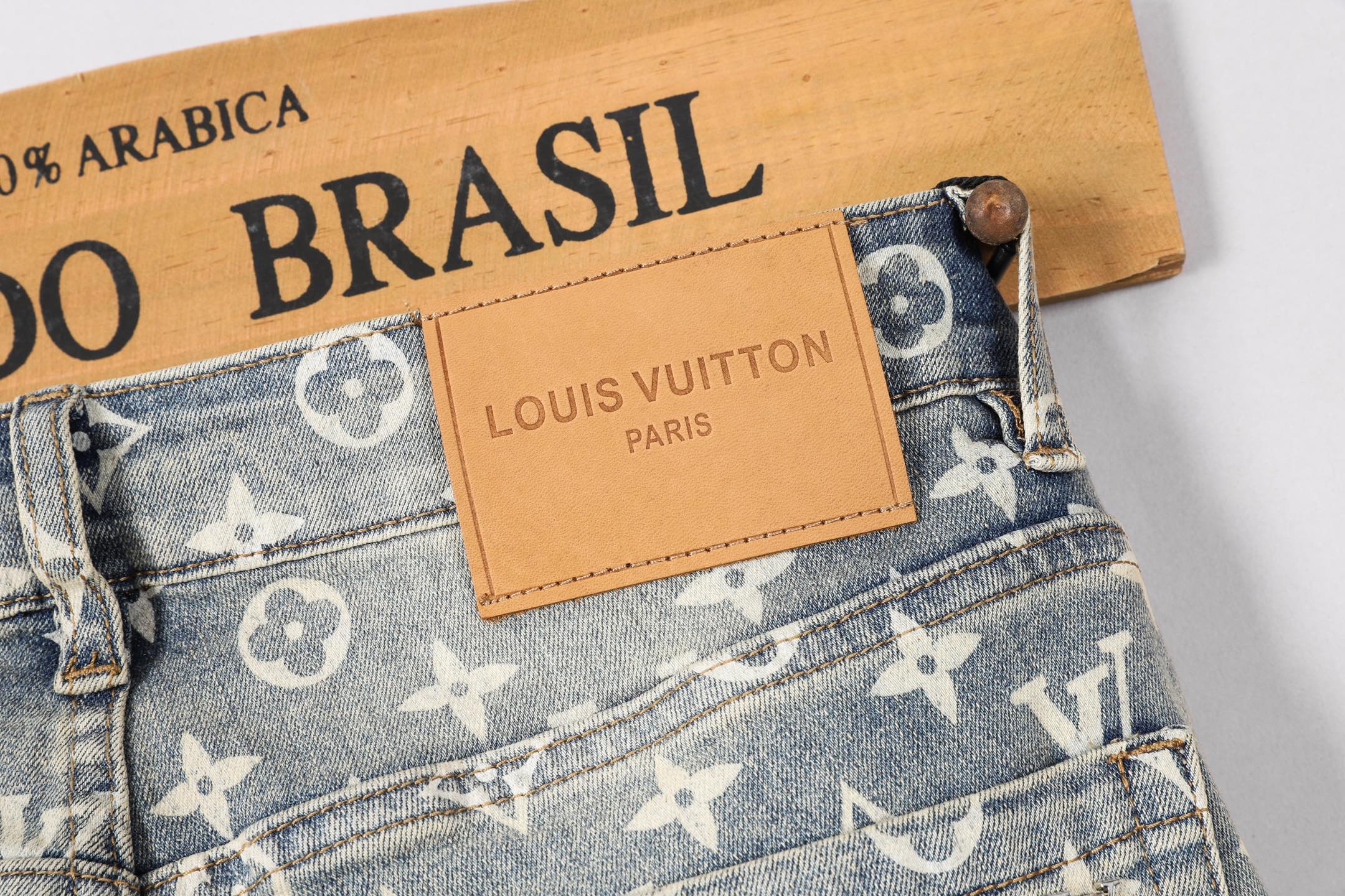 Louis Vuitton Men's Slim Fit Denim Jeans - Stylish & Comfortable 9 i1746029597482 9695 0 7