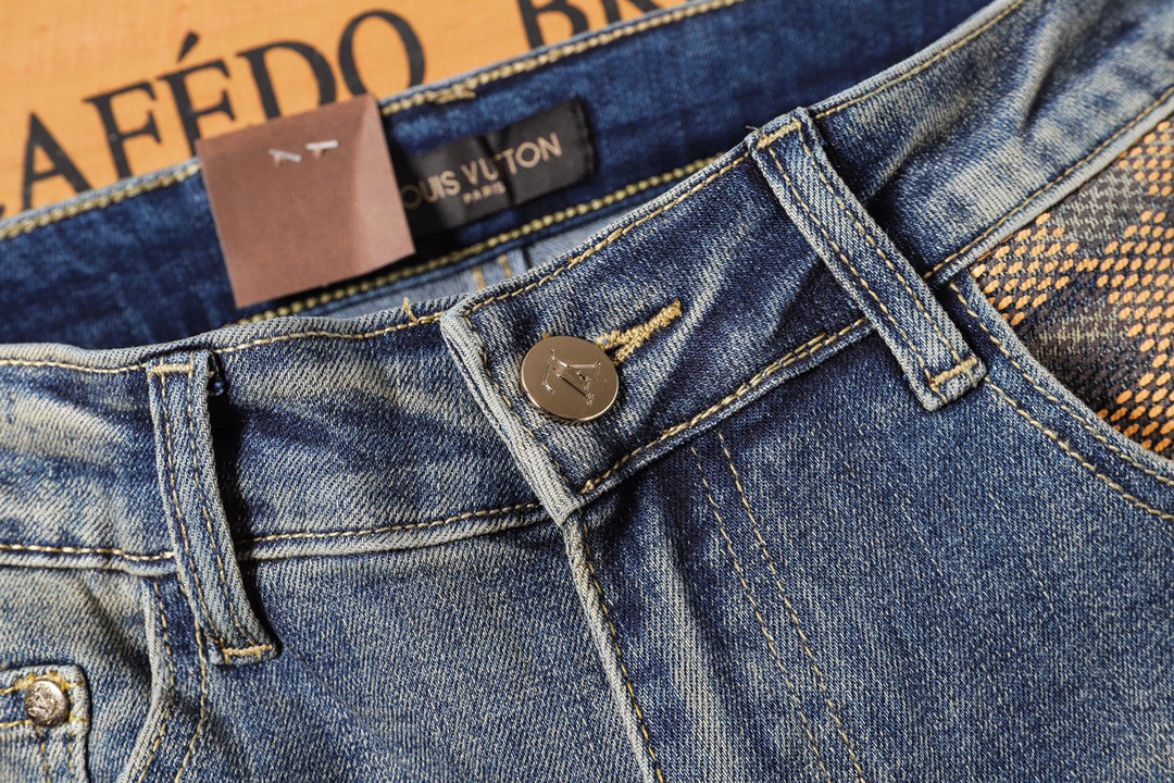 Louis Vuitton Men's Slim-Fit Jeans - Elegant Design, Comfortable Stretch Denim 6 i1746029706351 7516 0 5