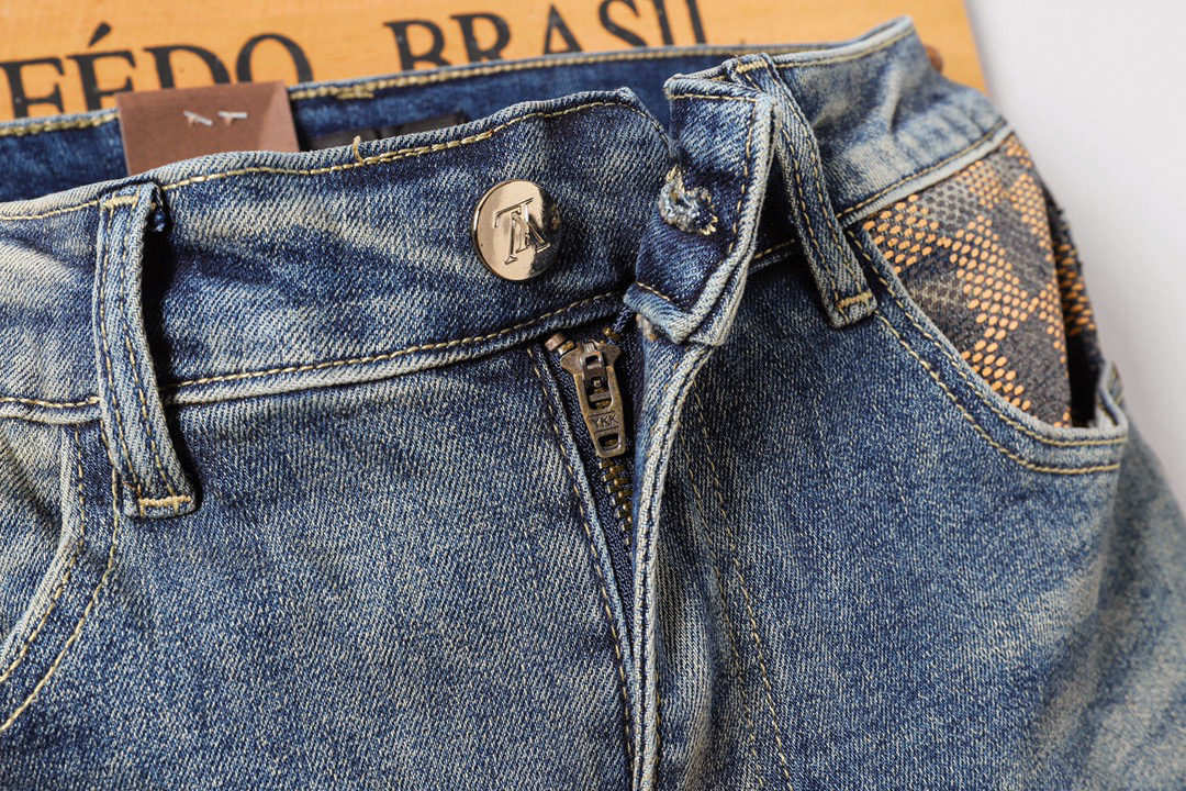 Louis Vuitton Men's Slim-Fit Jeans - Elegant Design, Comfortable Stretch Denim 7 i1746029707338 1702 0 6