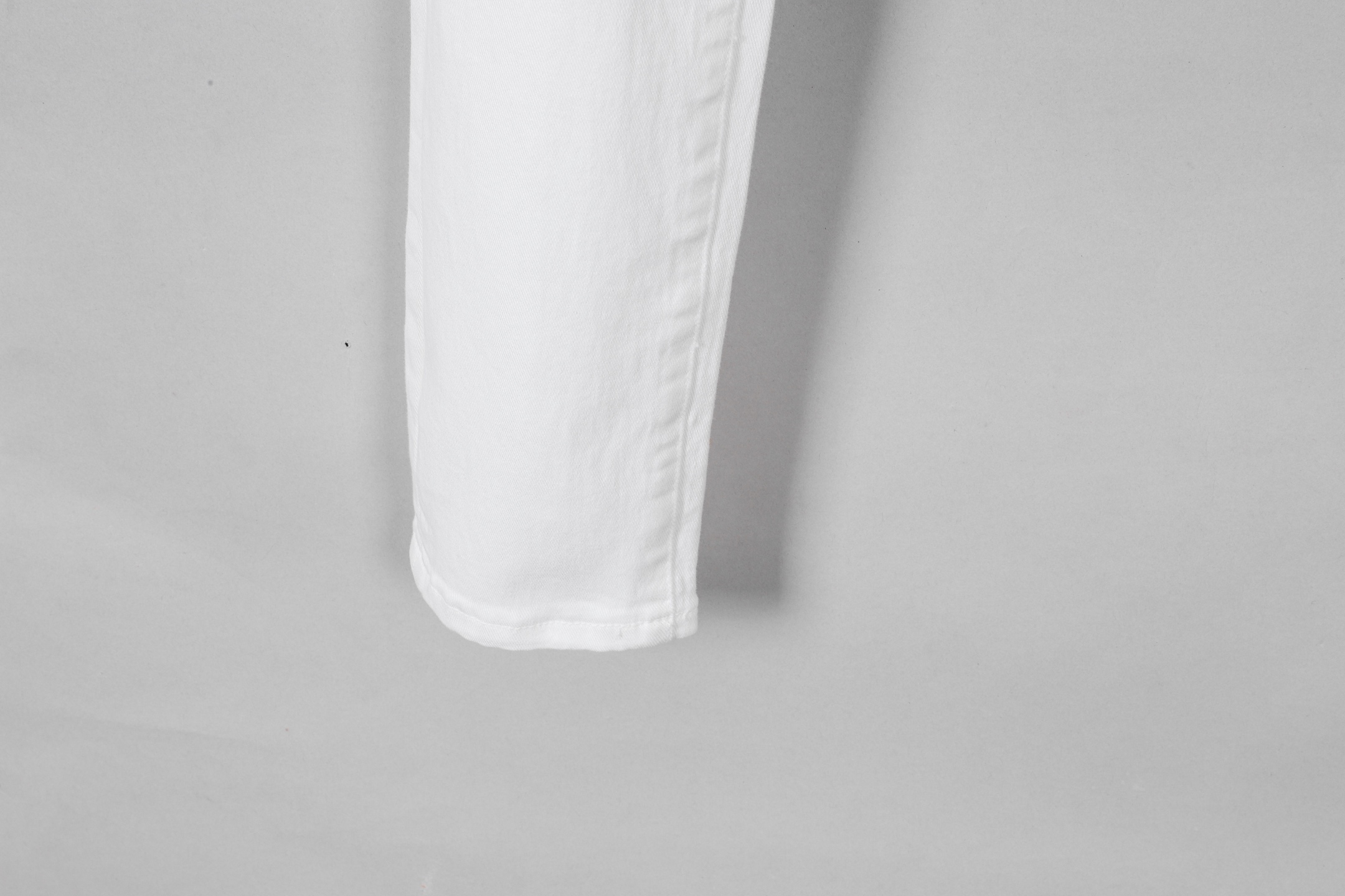 Dolce & Gabbana White Denim Jeans, Slim Fit, Embroidered Logo, Sizes 29-38 7 i1746029771165 4466 0 5