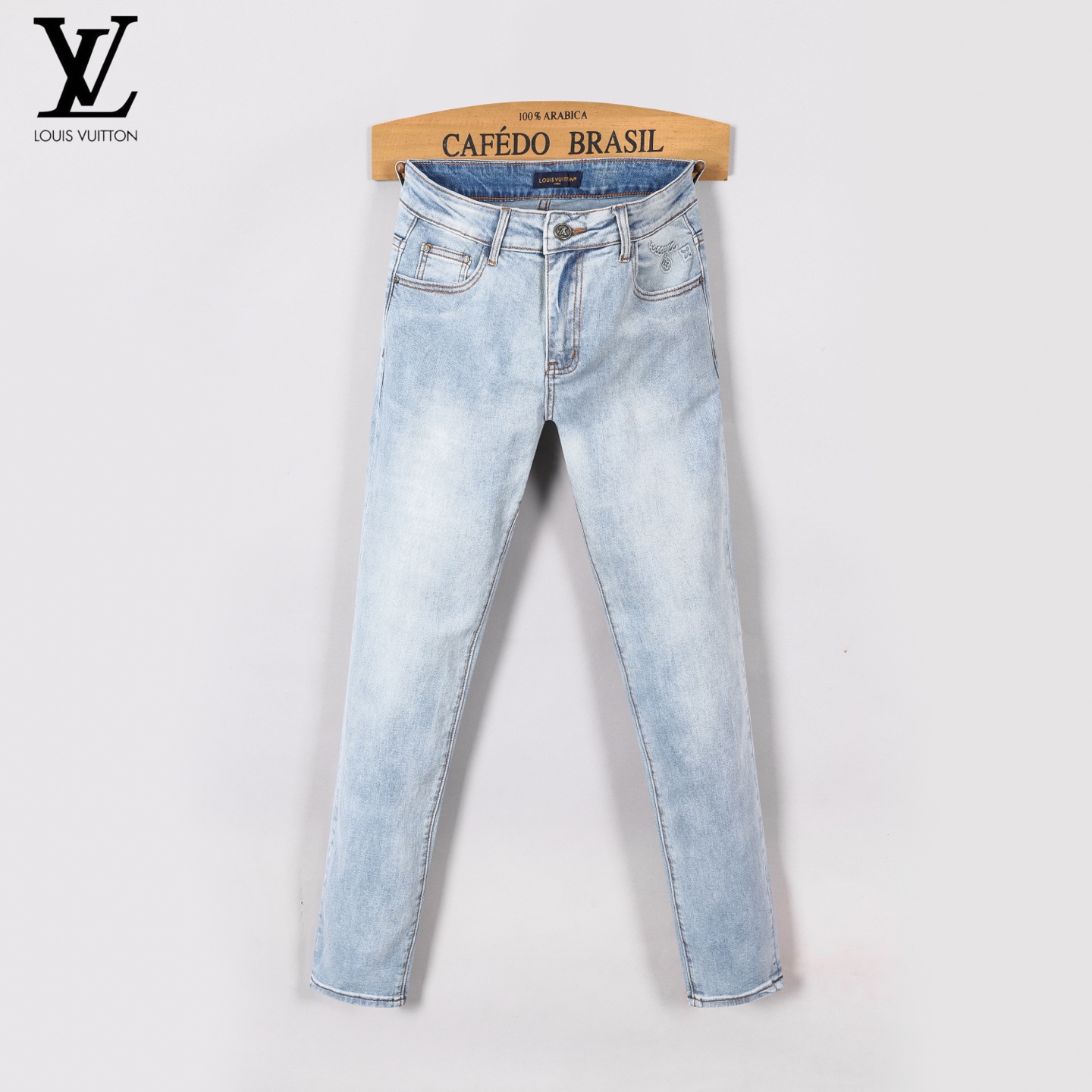 Louis Vuitton Men's Slim-Fit Light Wash Denim Jeans with Logo Detail 4 i1746030034407 1315 0 2
