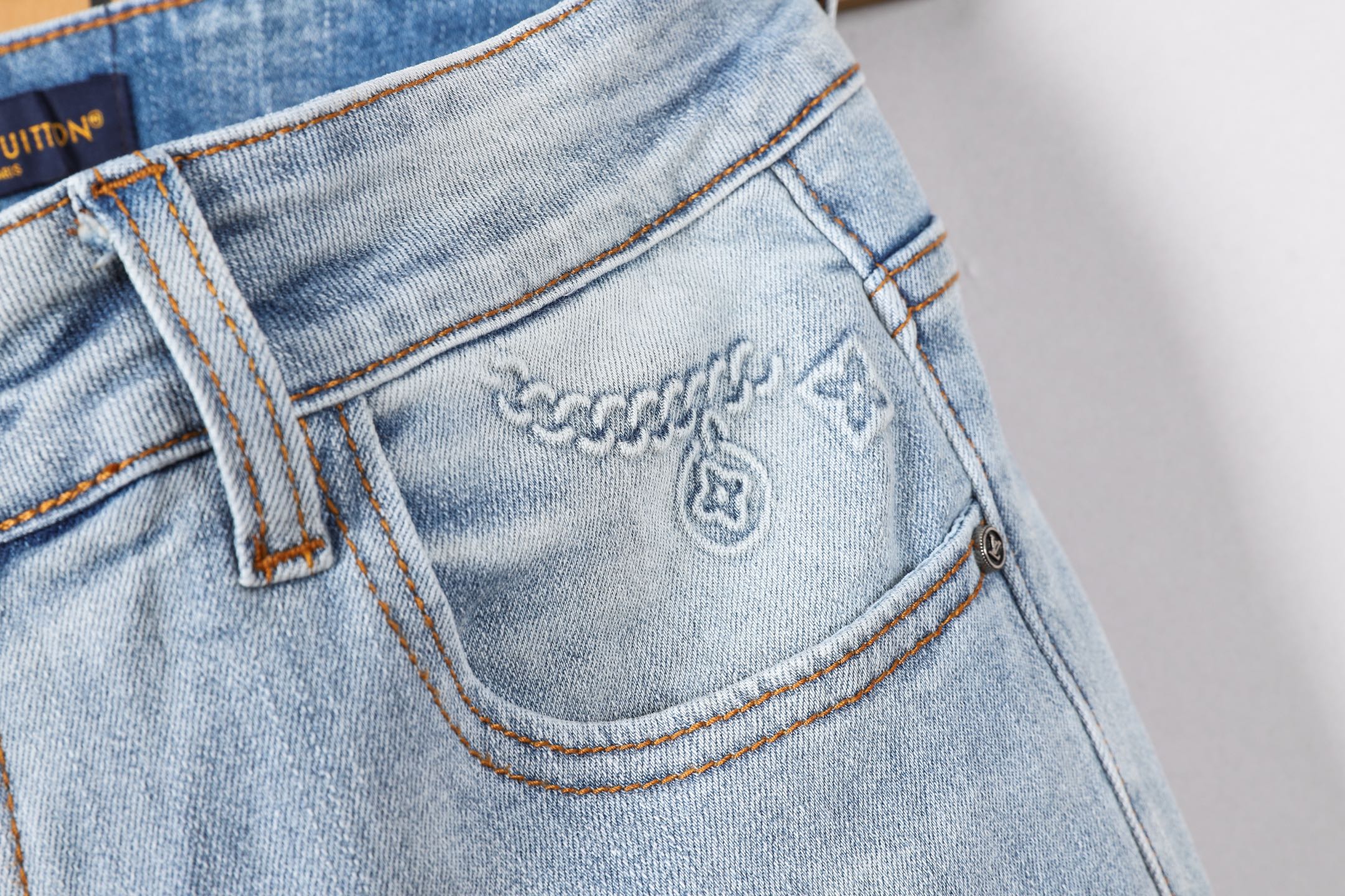 Louis Vuitton Men's Slim-Fit Light Wash Denim Jeans with Logo Detail 8 i1746030034649 4475 0 7