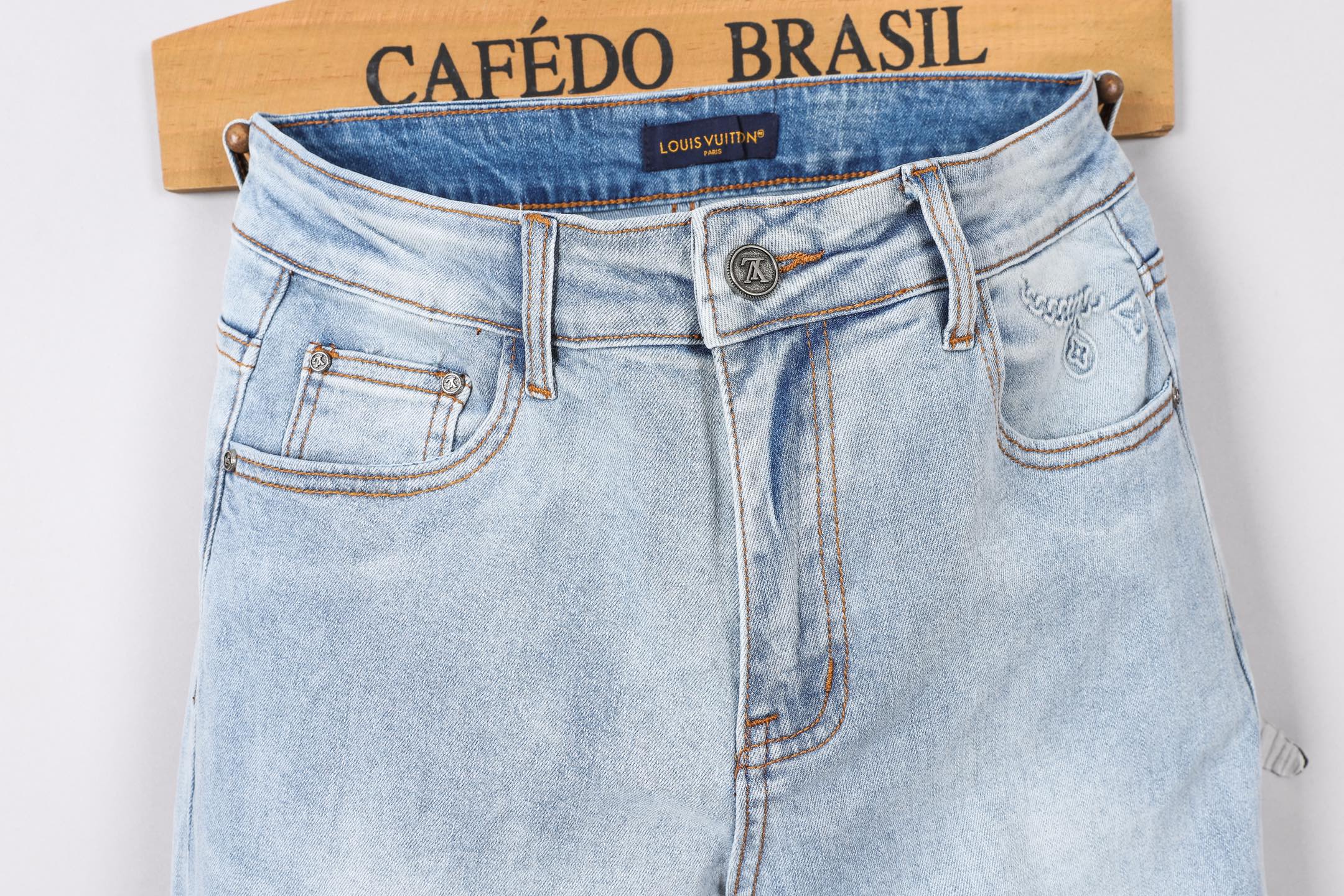 Louis Vuitton Men's Slim-Fit Light Wash Denim Jeans with Logo Detail 7 i1746030035106 7281 0 5