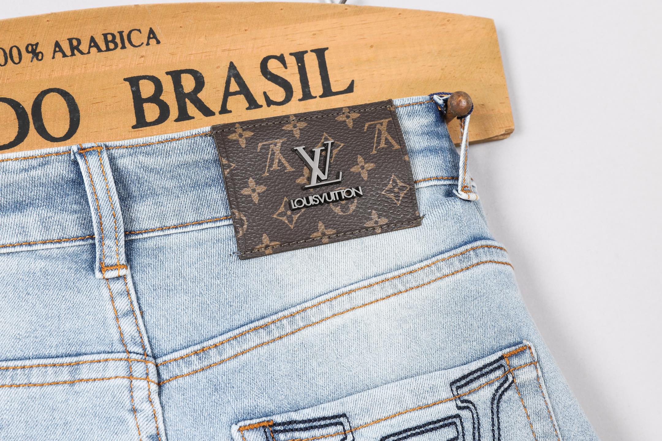 Louis Vuitton Men's Slim-Fit Light Wash Denim Jeans with Logo Detail 9 i1746030036987 7015 0 8