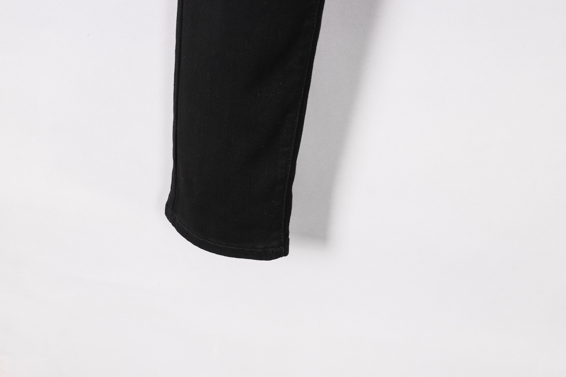 Dolce&Gabbana Men's Slim-Fit Black Jeans | Elegant Design & Comfortable Stretch 10 i1746030161127 8229 0 8