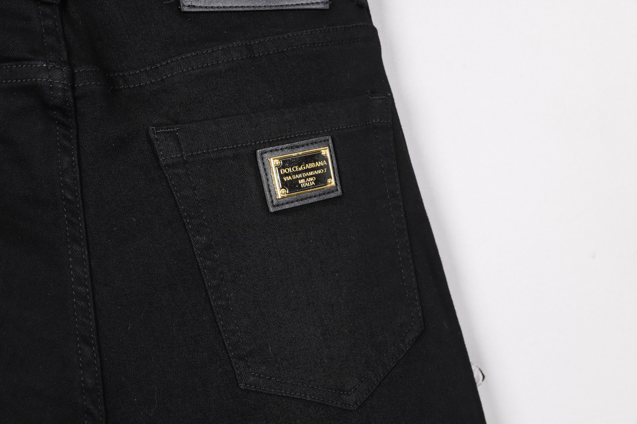 Dolce&Gabbana Men's Slim-Fit Black Jeans | Elegant Design & Comfortable Stretch 9 i1746030161377 1667 0 7