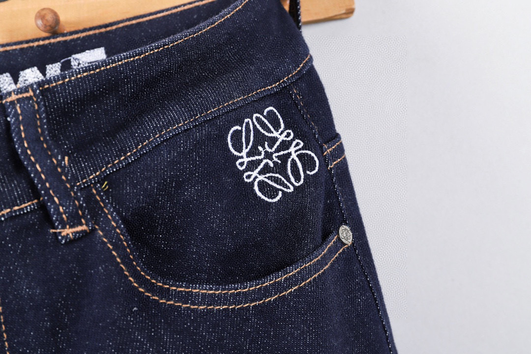 Loewe Men's Slim-Fit Dark Wash Jeans: Modern Style, Comfortable Denim 9 i1746030259642 3666 0 7