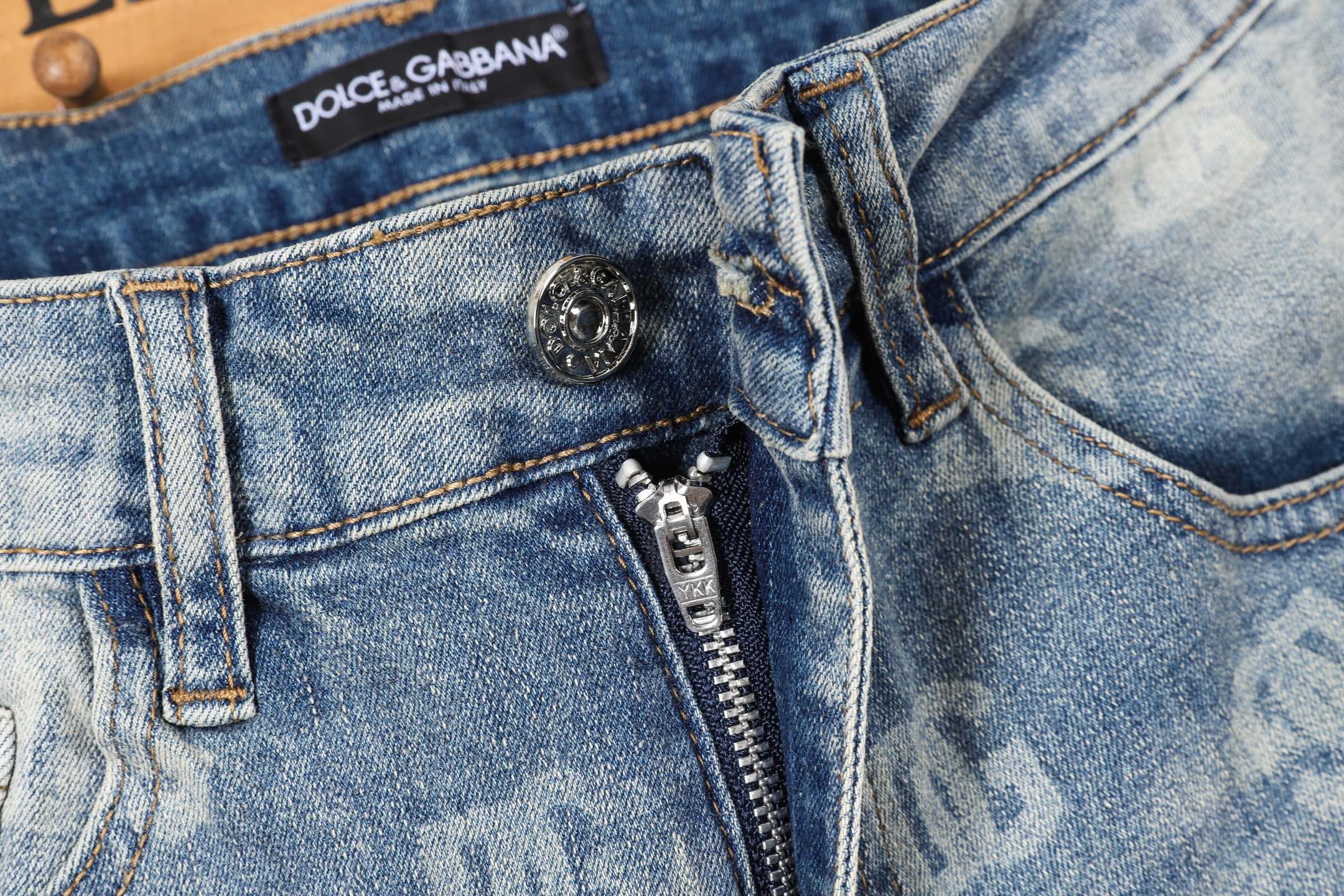 Dolce & Gabbana Men's Slim-Fit Jeans in Light Wash with Logo Pattern 5 i1746030312619 8808 0 3