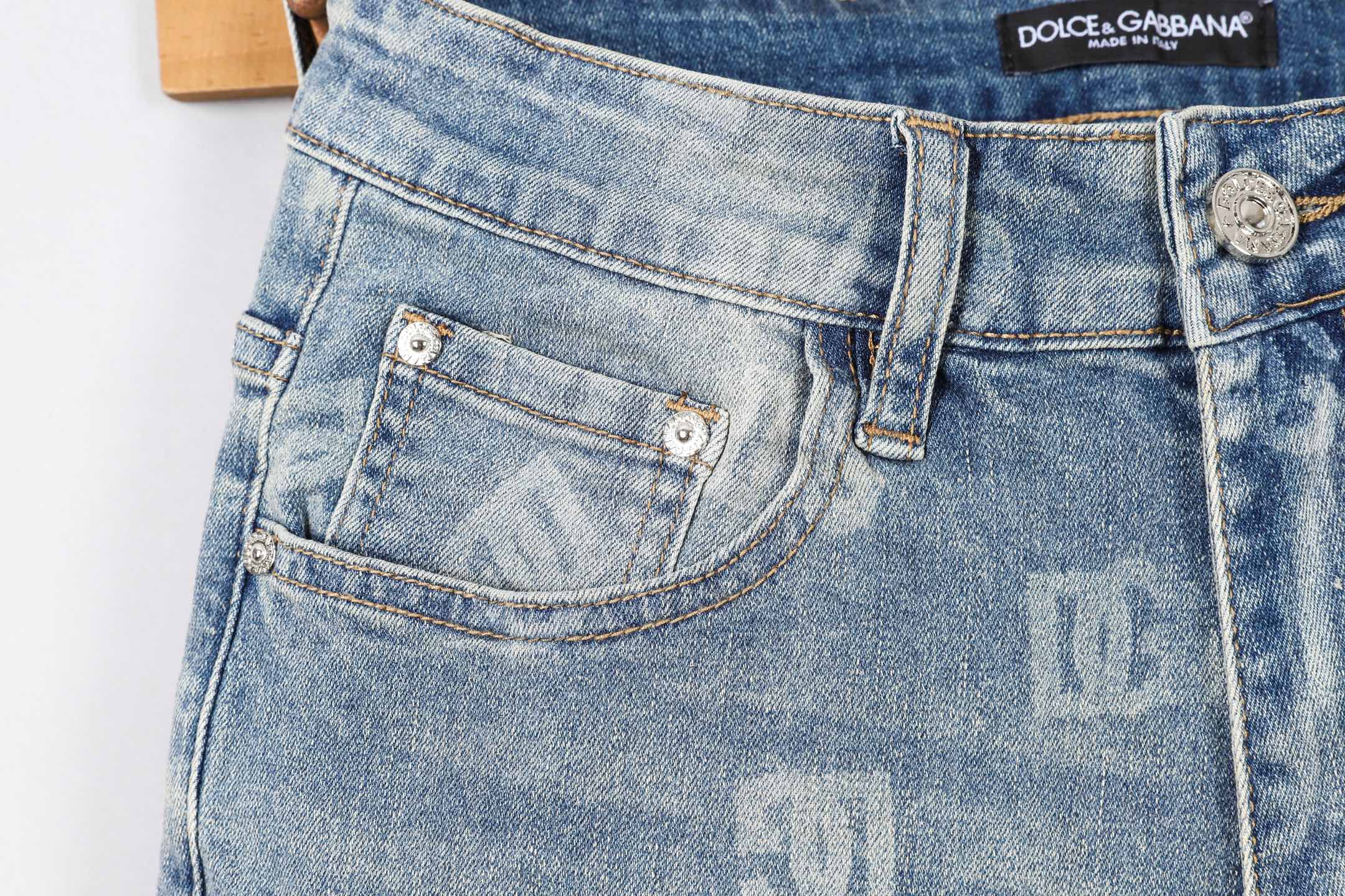Dolce & Gabbana Men's Slim-Fit Jeans in Light Wash with Logo Pattern 7 i1746030312919 2615 0 5