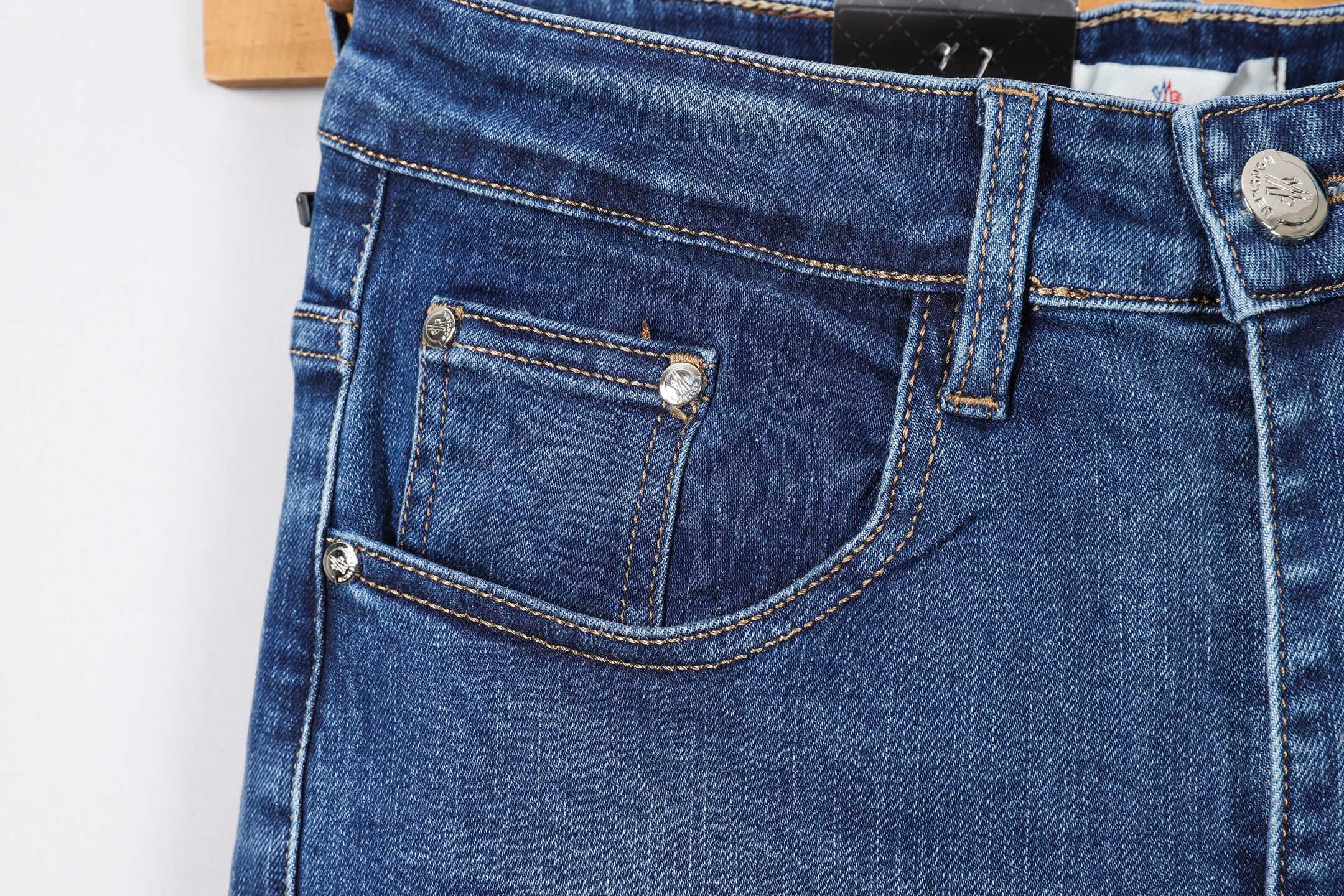 Moncler Men's Slim-Fit Stretch Denim Jeans | Stylish & Comfortable (Sizes 28-40) 7 i1746030444875 6859 0 5