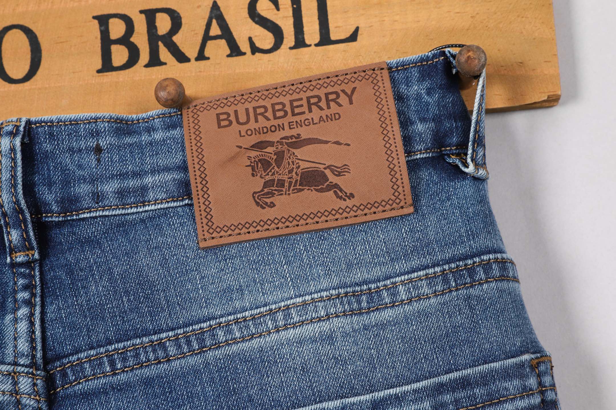 Burberry Men's Slim-Fit Stretch Denim Jeans - Stylish and Comfortable 6 i1746030591039 9817 0 4