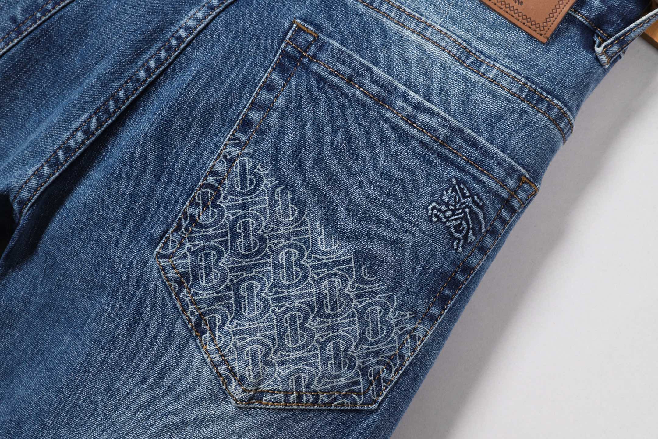 Burberry Men's Slim-Fit Stretch Denim Jeans - Stylish and Comfortable 8 i1746030591095 2711 0 6