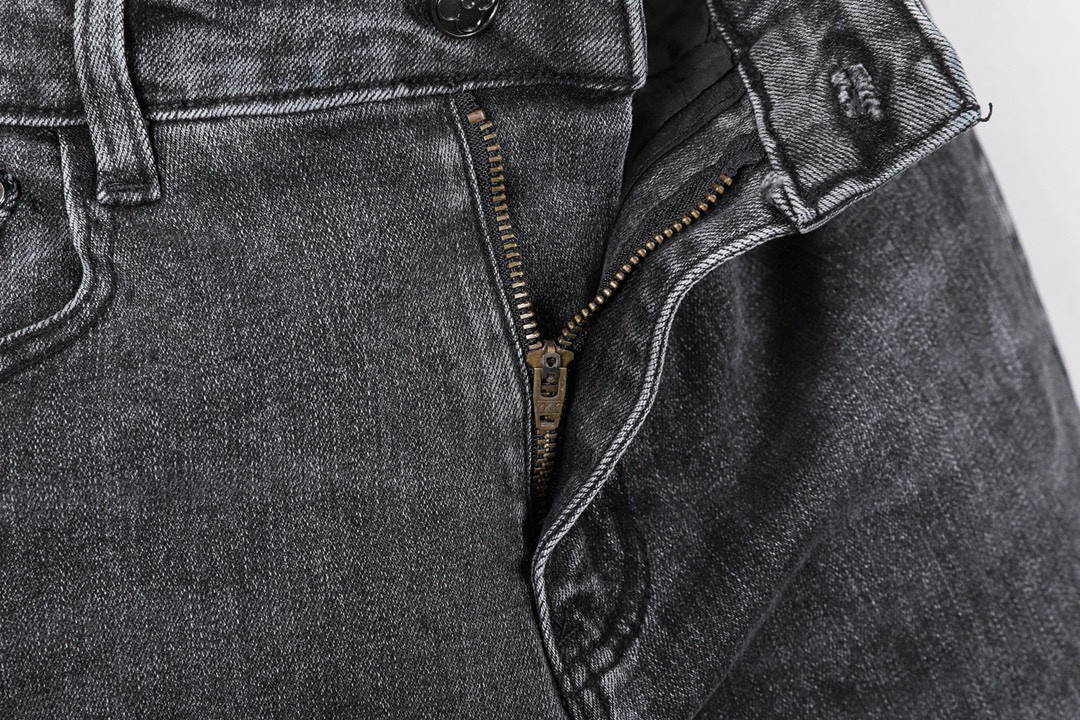 Louis Vuitton Men's Slim Fit Denim Jeans - Fashionable and Comfortable 10 i1746289817938 1691 0 8