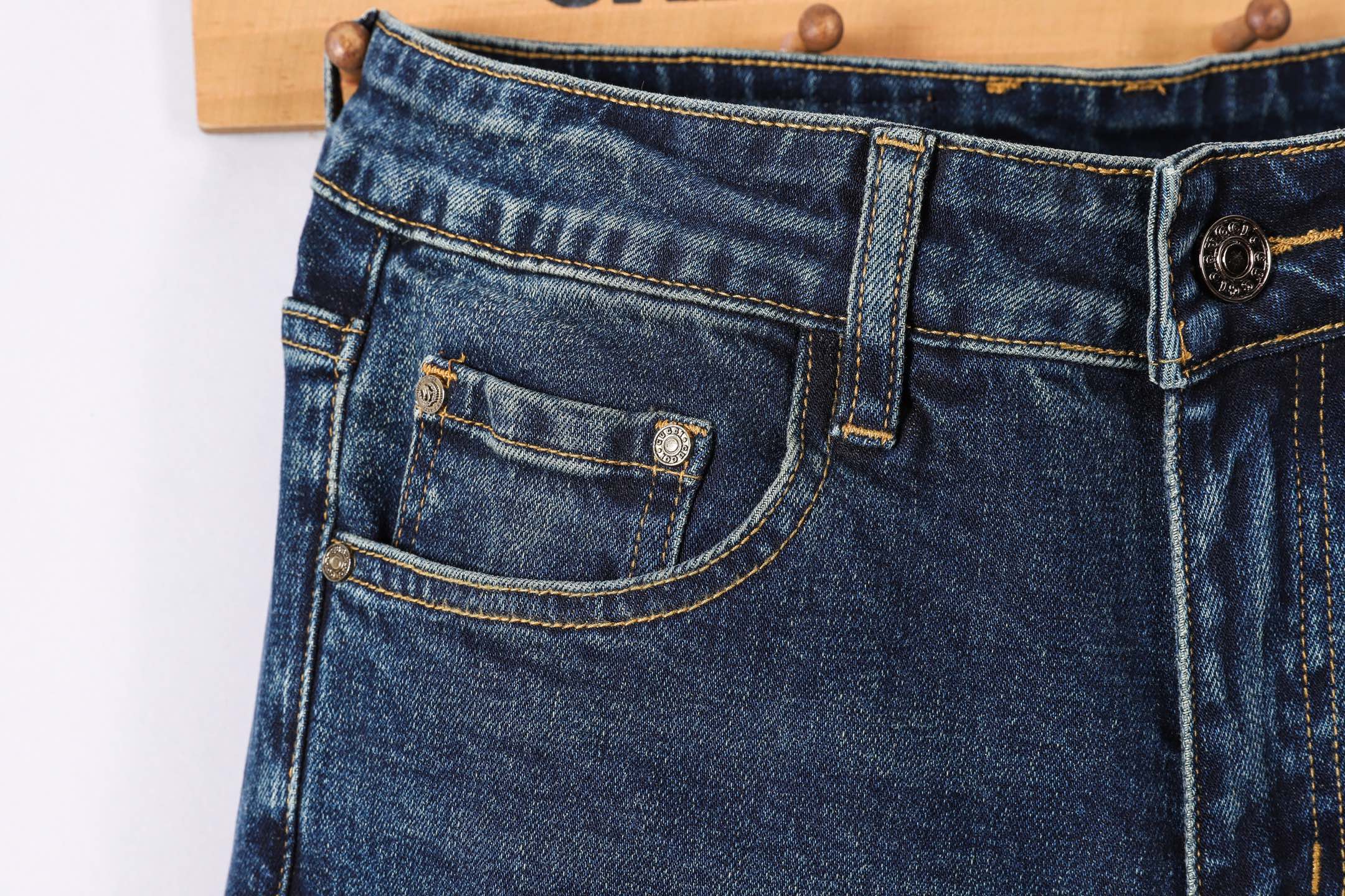 D&G小脚牛仔裤 - 重工水洗・柔らかい快適性