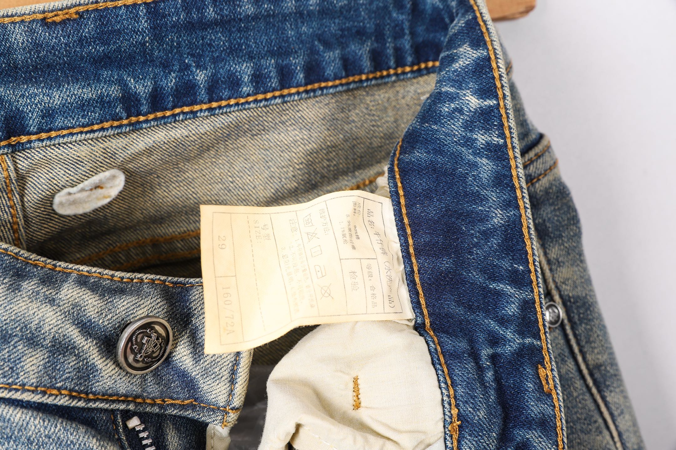 PRADA小脚牛仔裤・重工洗水・柔らかい快適さ