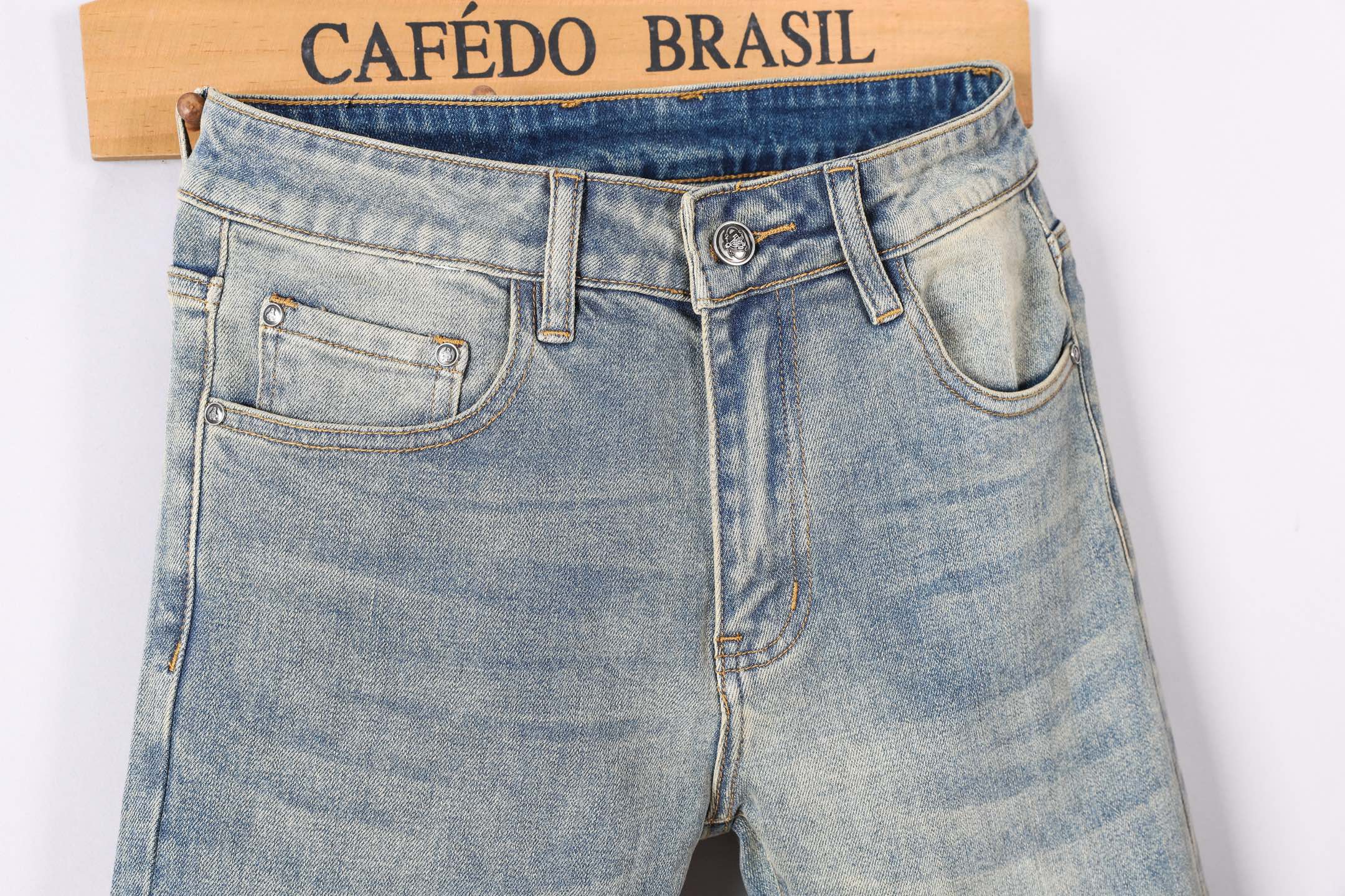 PRADA小脚牛仔裤・重工洗水・柔らかい快適さ