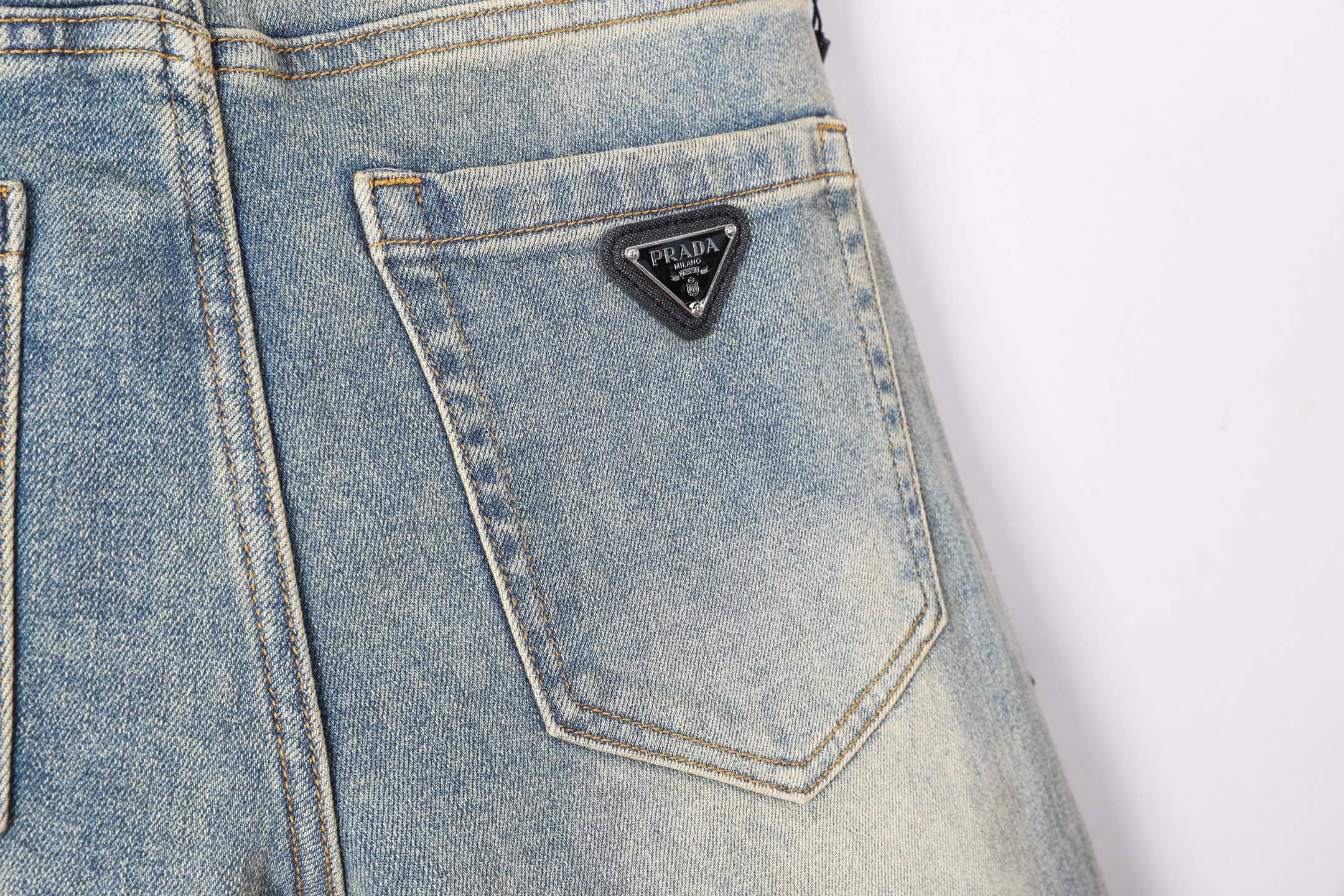 PRADA小脚牛仔裤・重工洗水・柔らかい快適さ