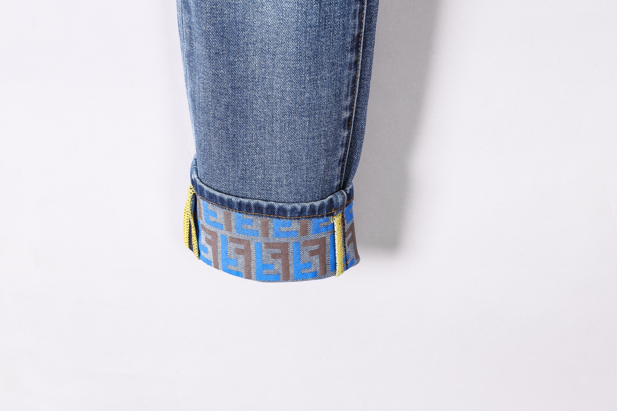 FENDI 小脚牛仔裤 厚款重工水洗デザイン