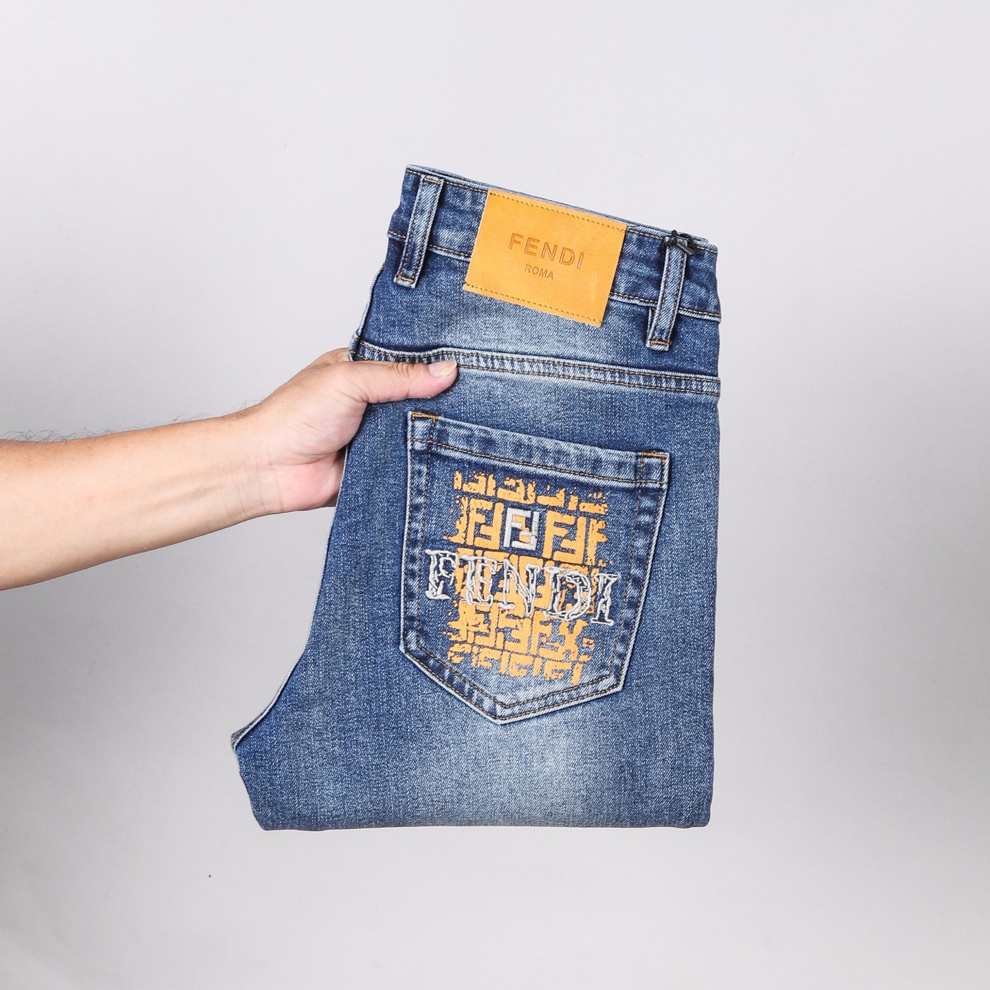 FENDI 小脚牛仔裤 厚款重工水洗デザイン