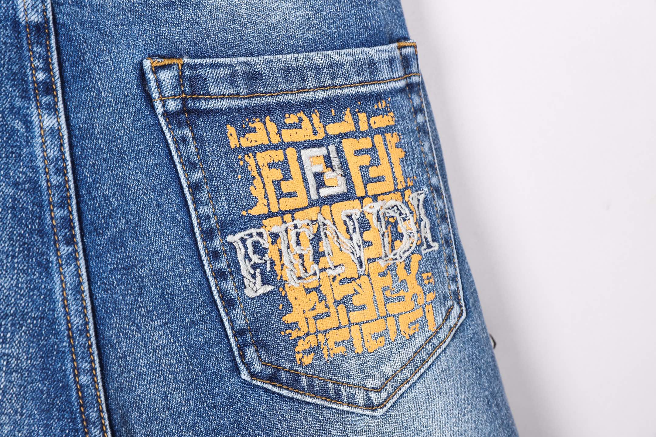 FENDI 小脚牛仔裤 厚款重工水洗デザイン