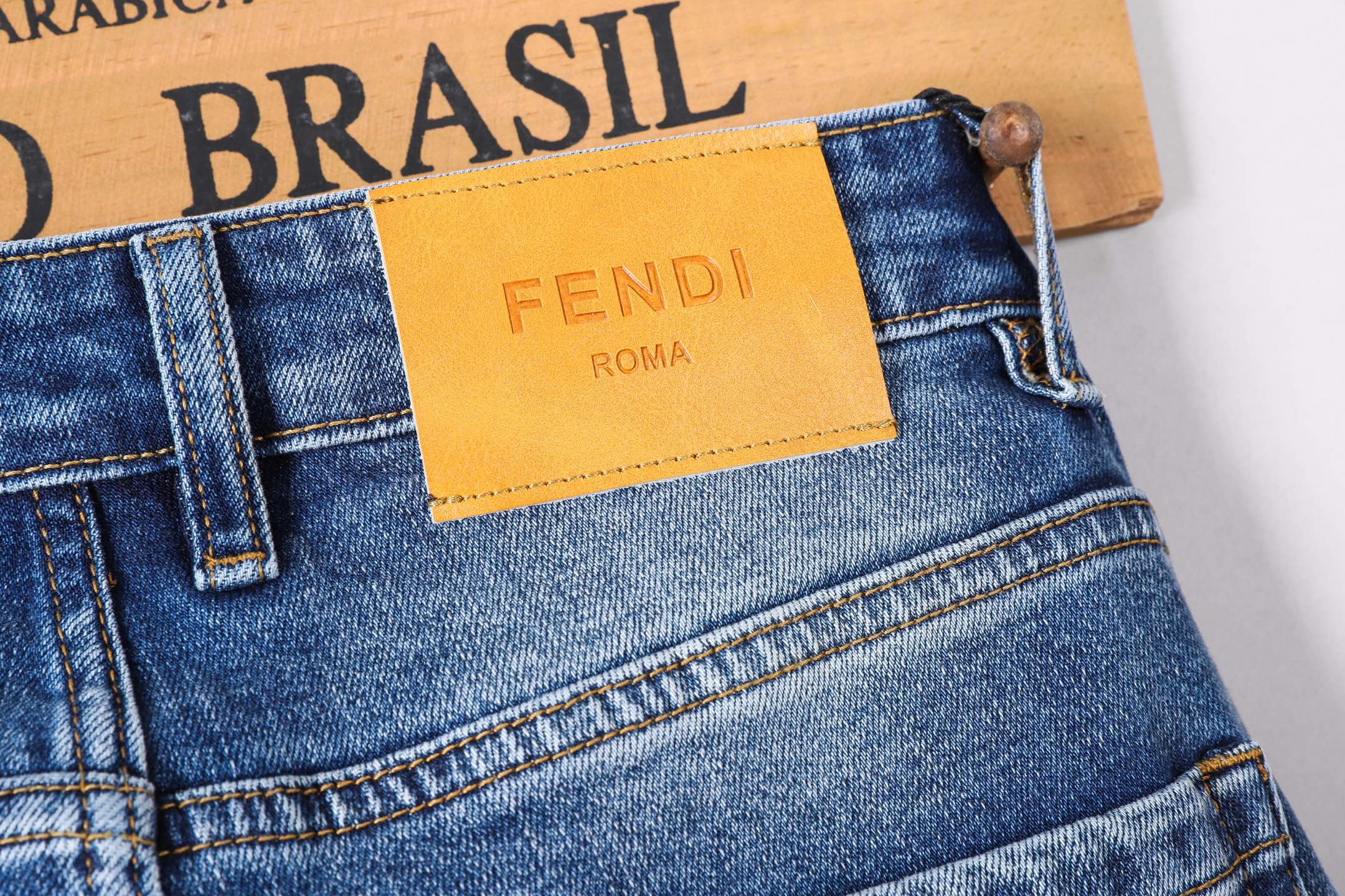 FENDI 小脚牛仔裤 厚款重工水洗デザイン