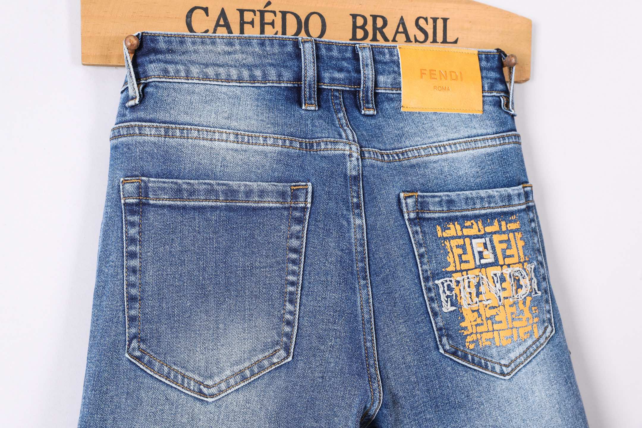 FENDI 小脚牛仔裤 厚款重工水洗デザイン