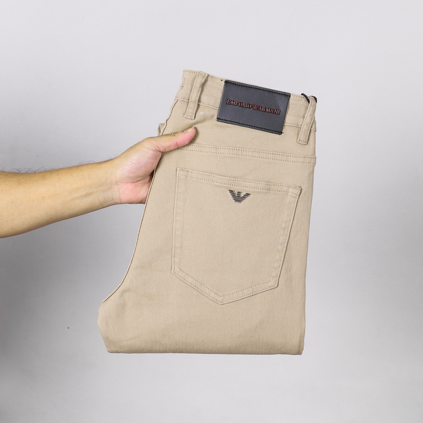 阿玛尼小直筒牛仔裤 - 柔らかく快適な重工水洗デザイン