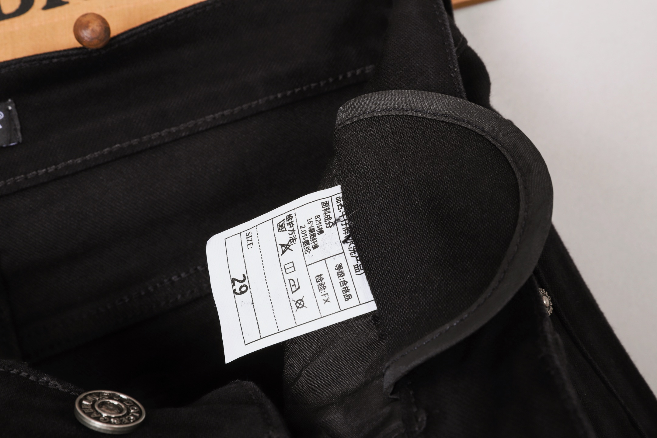 D&G 小直筒牛仔裤 - 柔らかさと快適さを追求した重工洗水デザイン