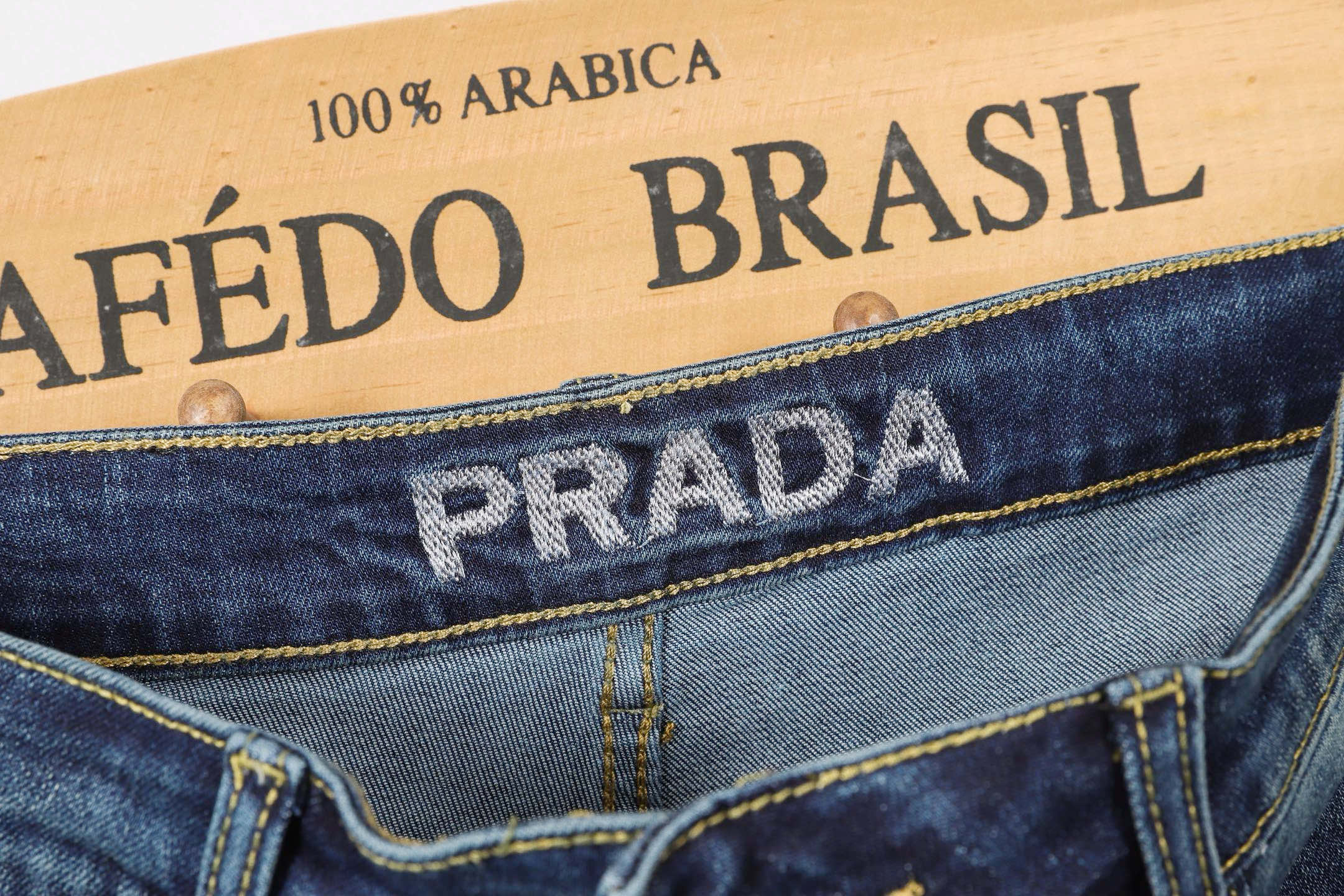 P300Prada小直筒牛仔裤 - 重工水洗面料で柔らかく快適