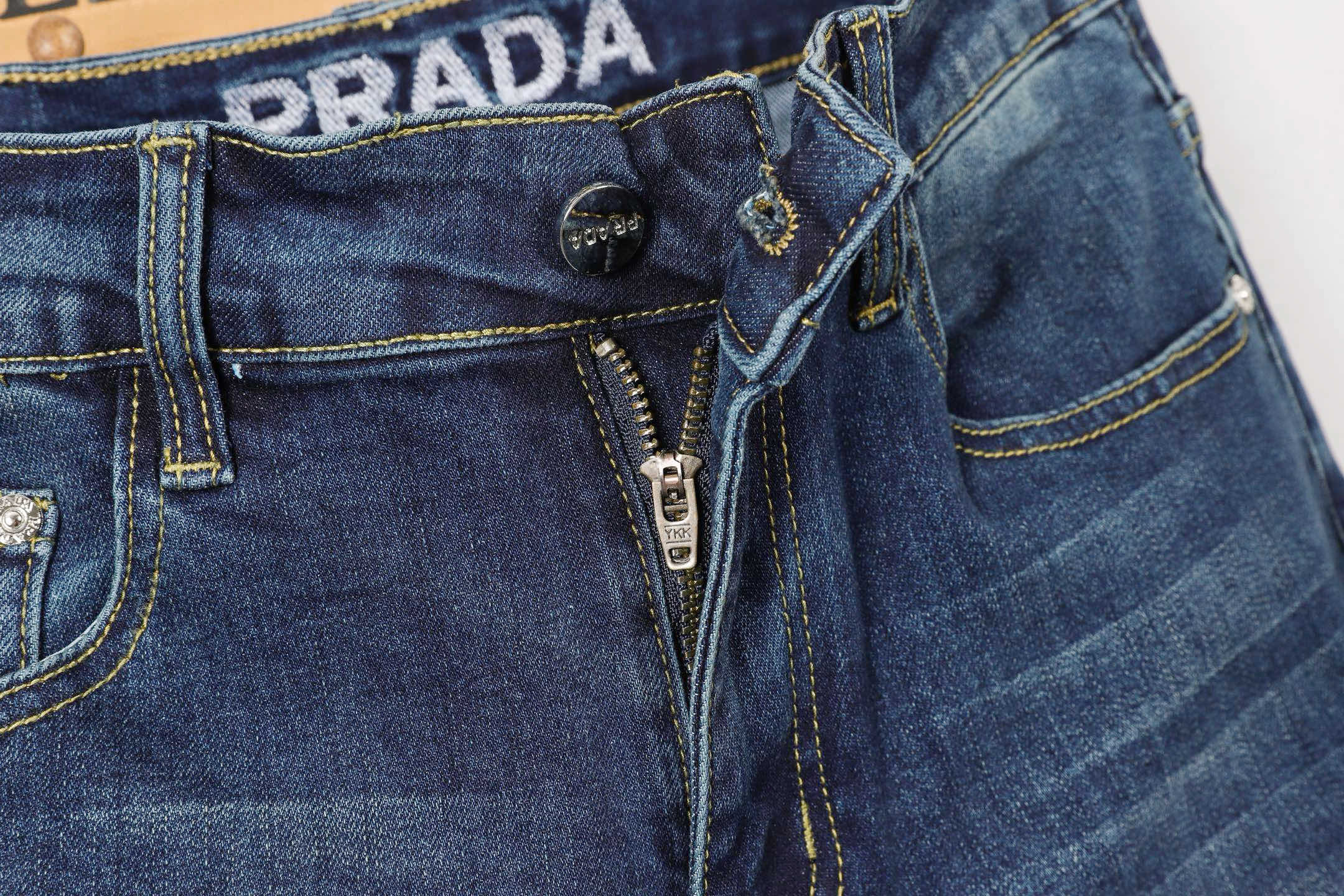 P300Prada小直筒牛仔裤 - 重工水洗面料で柔らかく快適