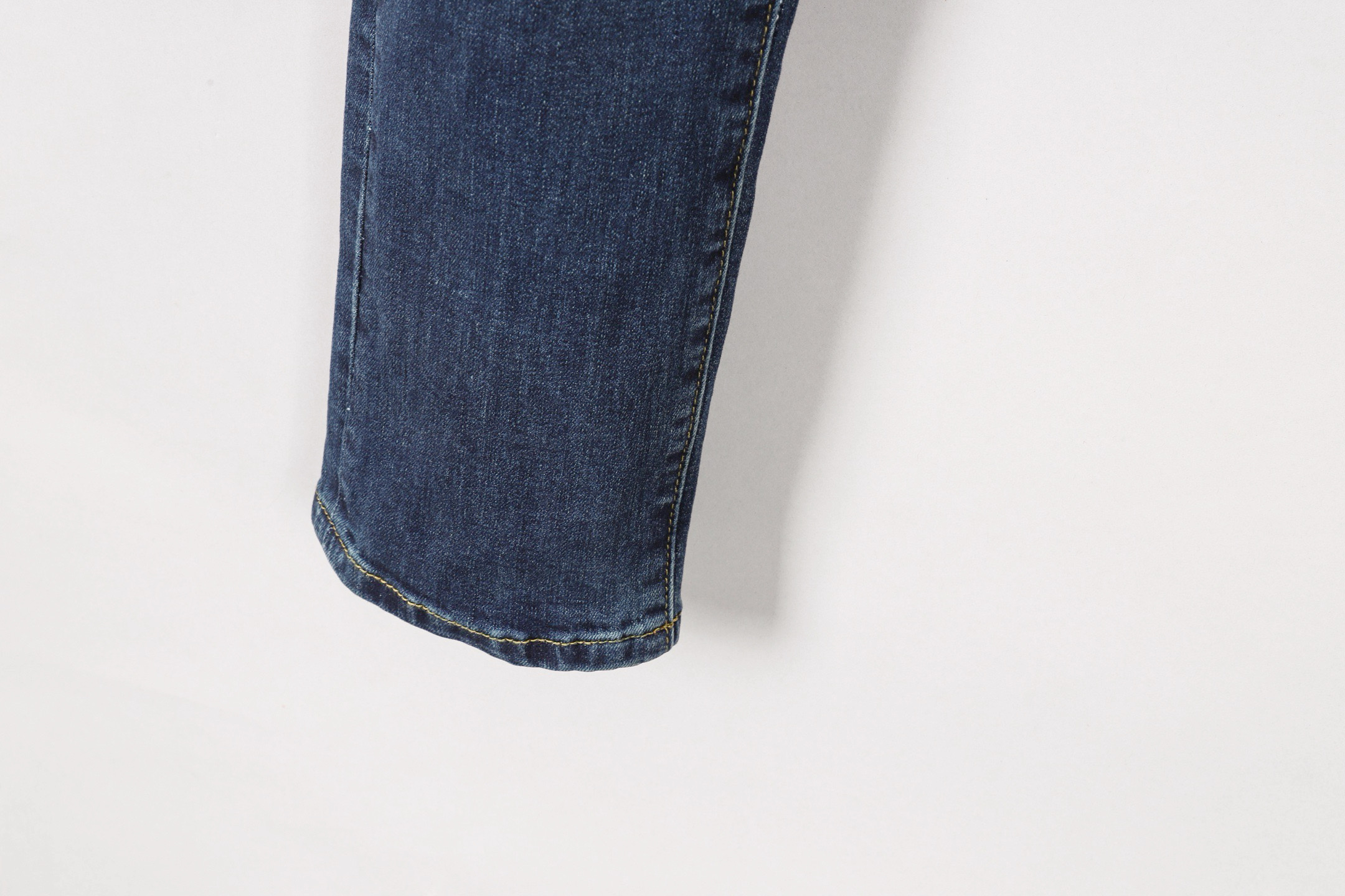 P300Prada小直筒牛仔裤 - 重工水洗面料で柔らかく快適