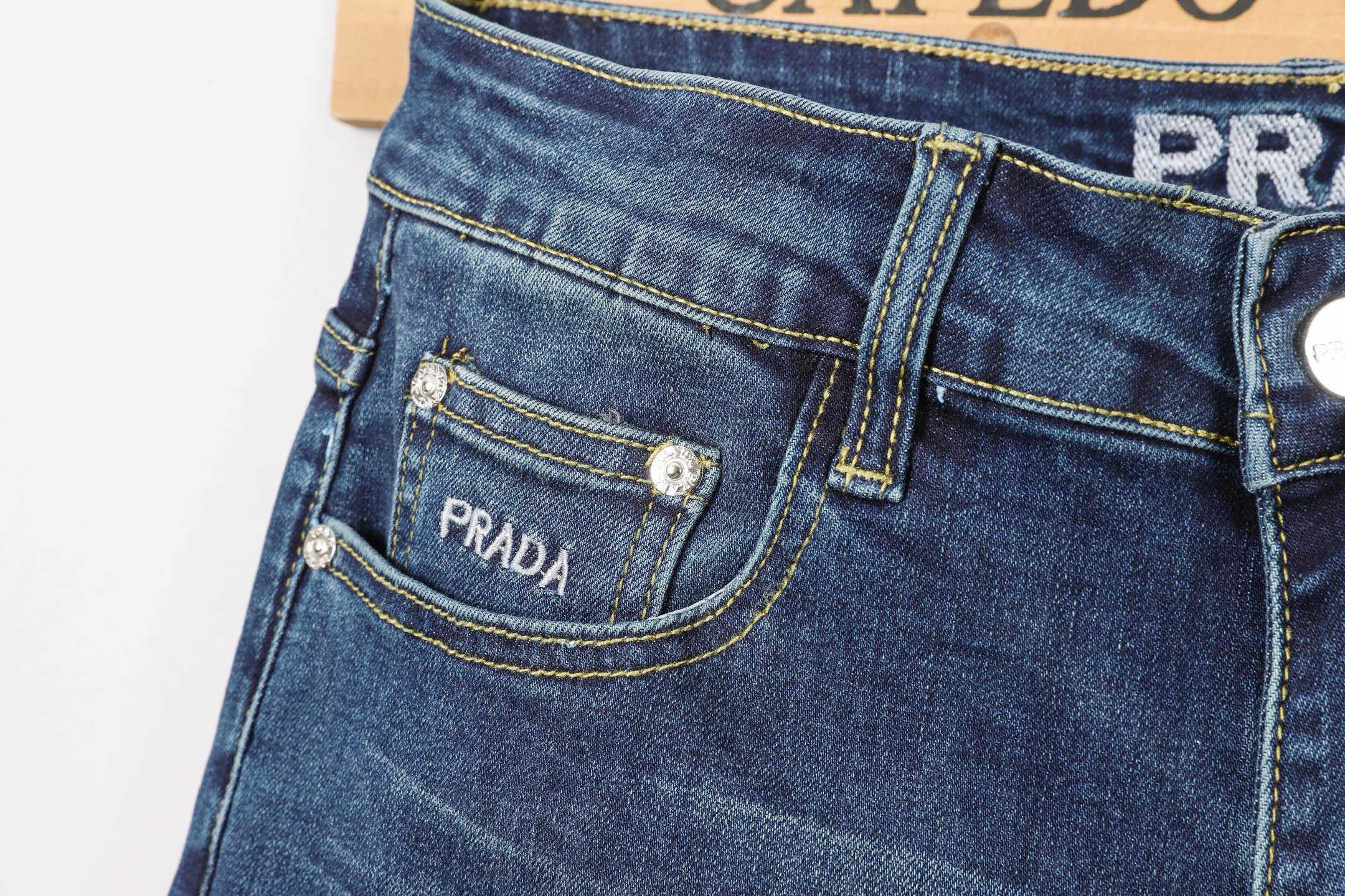 P300Prada小直筒牛仔裤 - 重工水洗面料で柔らかく快適