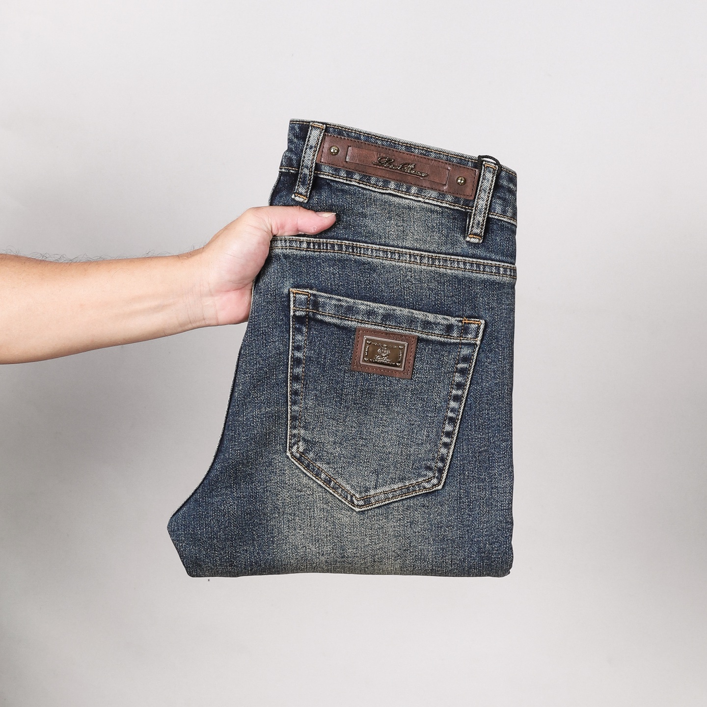 布鲁内洛·库奇内利 小直筒牛仔裤 - 重工水洗で柔らかさ極める