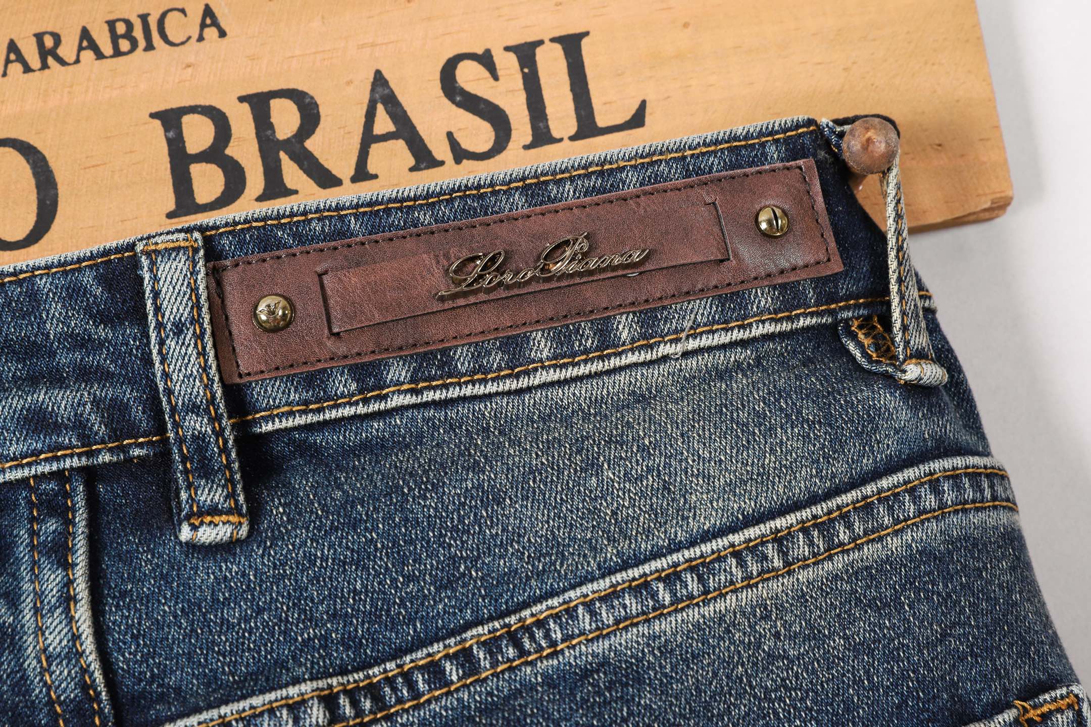 布鲁内洛·库奇内利 小直筒牛仔裤 - 重工水洗で柔らかさ極める