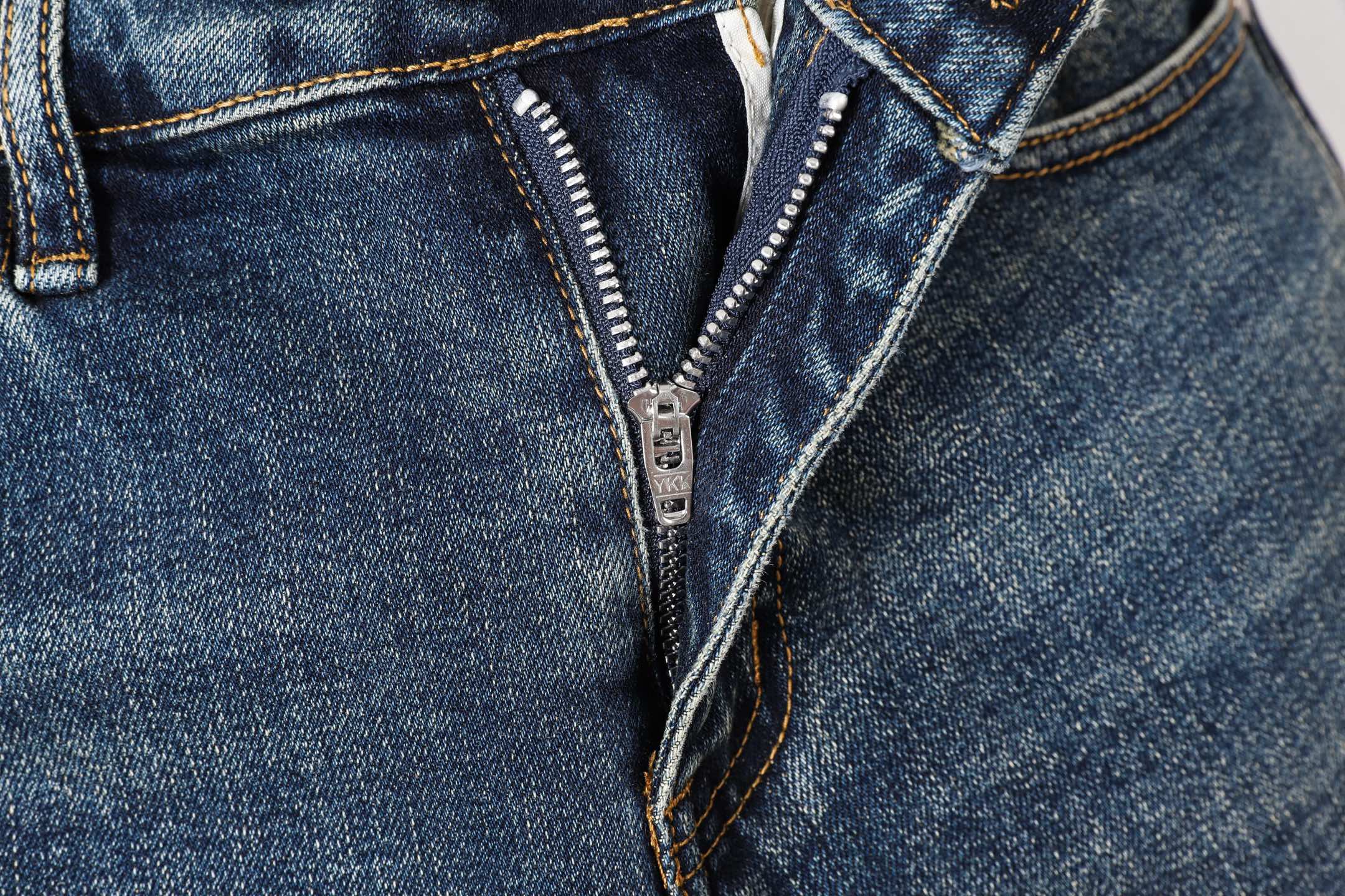 布鲁内洛·库奇内利 小直筒牛仔裤 - 重工水洗で柔らかさ極める