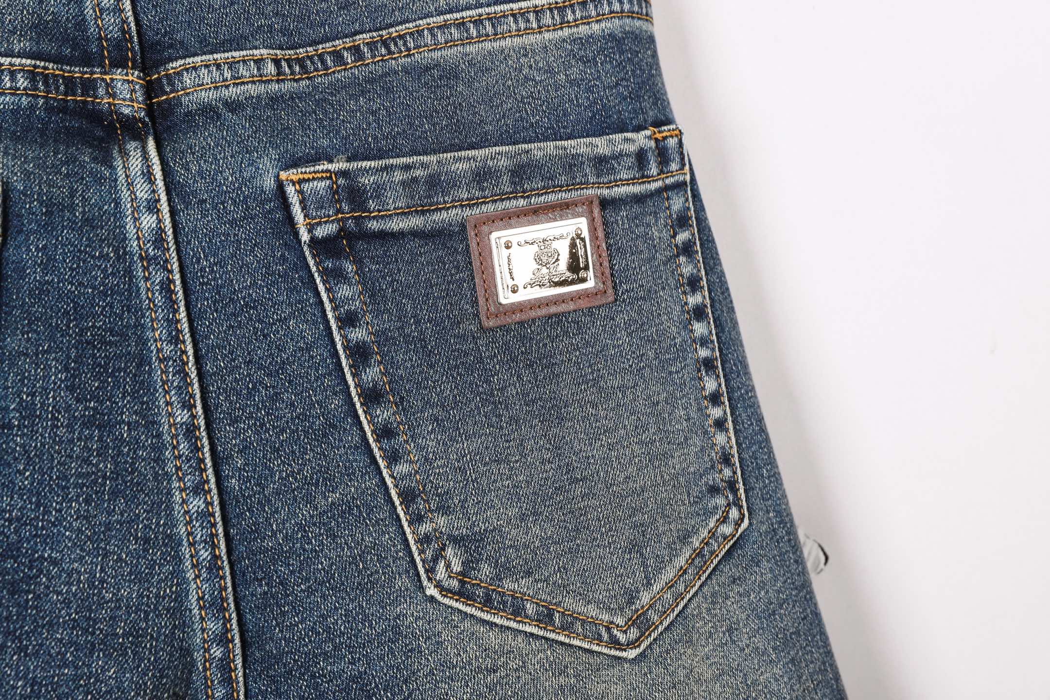 布鲁内洛·库奇内利 小直筒牛仔裤 - 重工水洗で柔らかさ極める